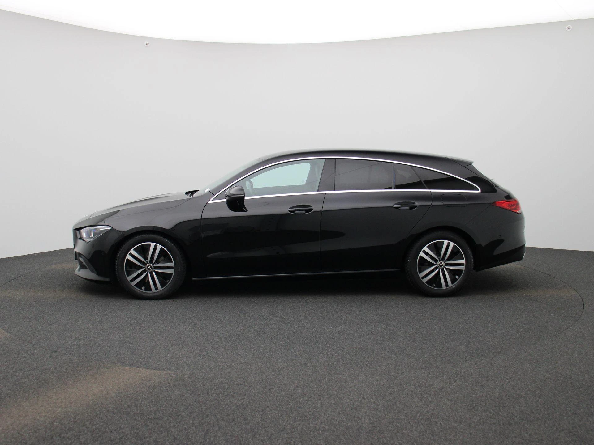 Mercedes-Benz-CLA-image-3