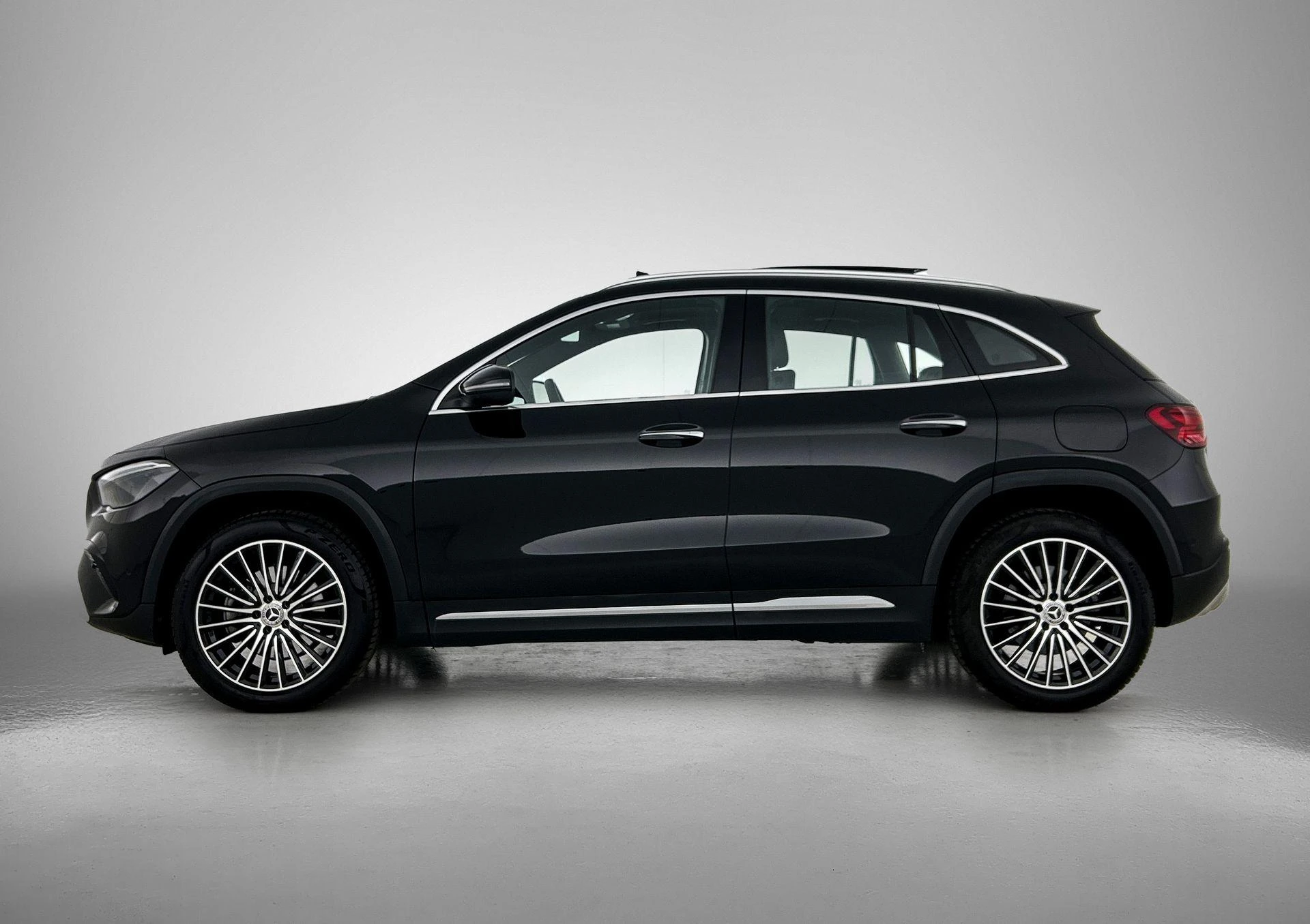 Mercedes-Benz-GLA-image-1
