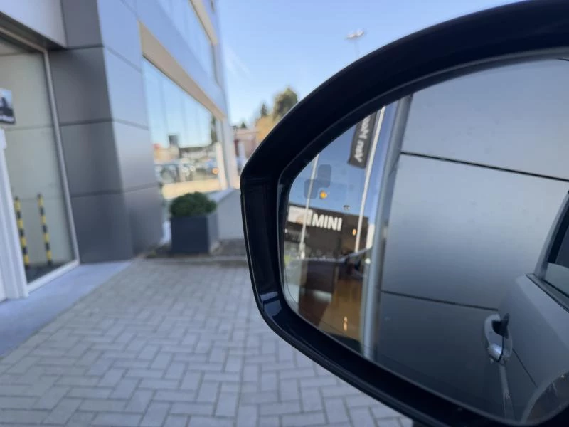 Land Rover-Discovery Sport-image-30