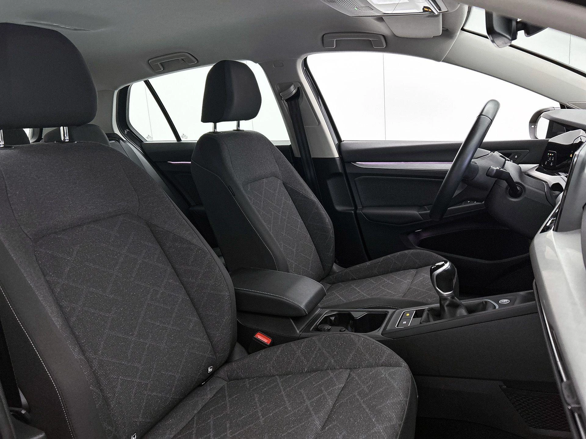 Volkswagen-Golf-image-31