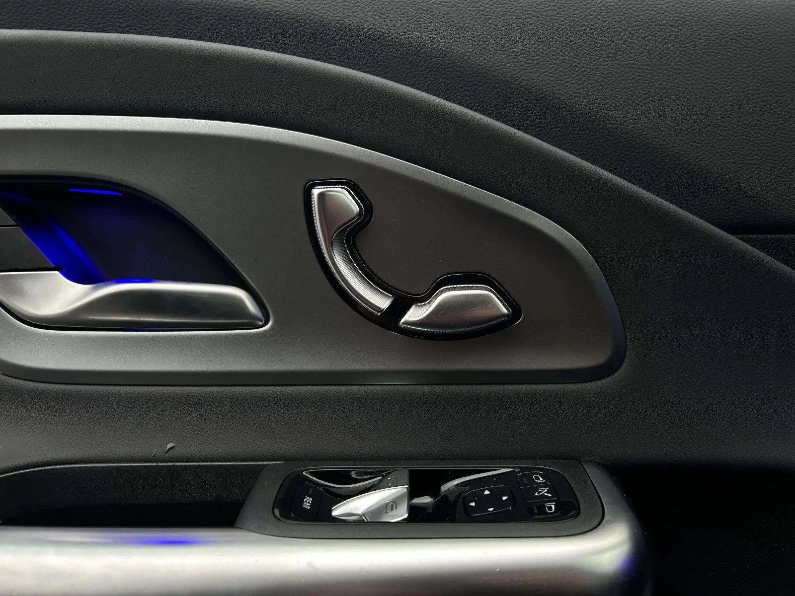 Mercedes-Benz-CLA-image-9