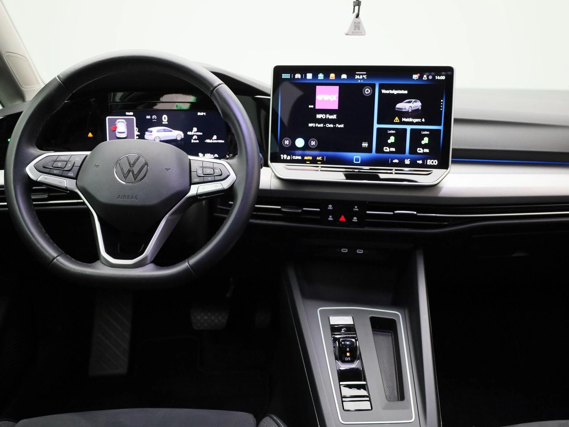 Volkswagen-Golf-image-6