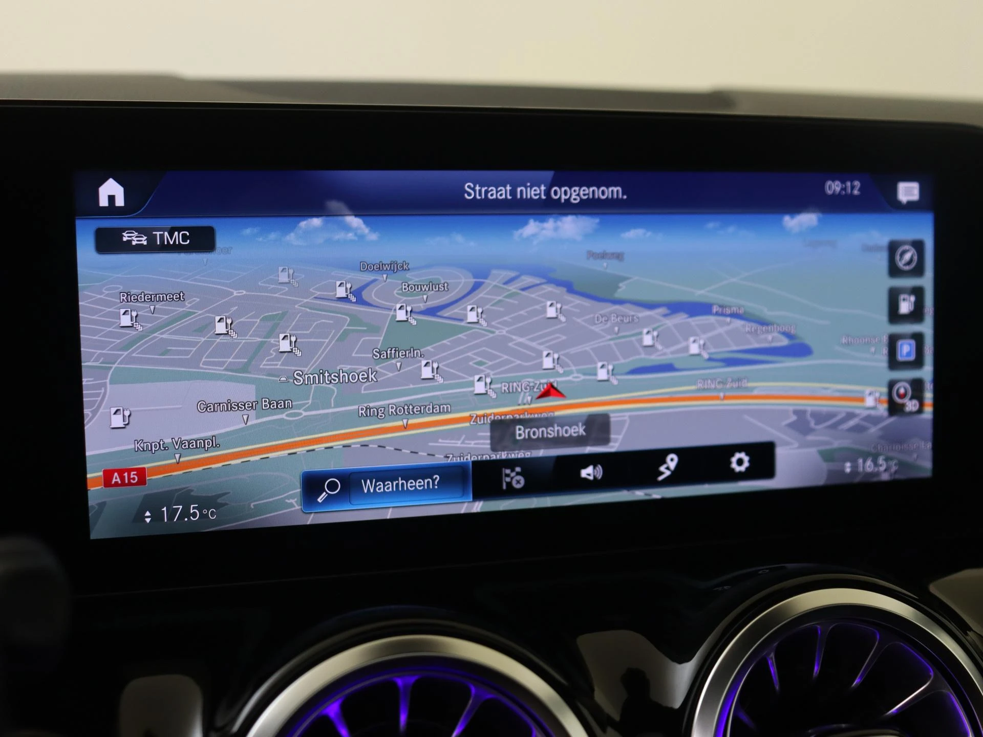 Mercedes-Benz-EQA-image-16