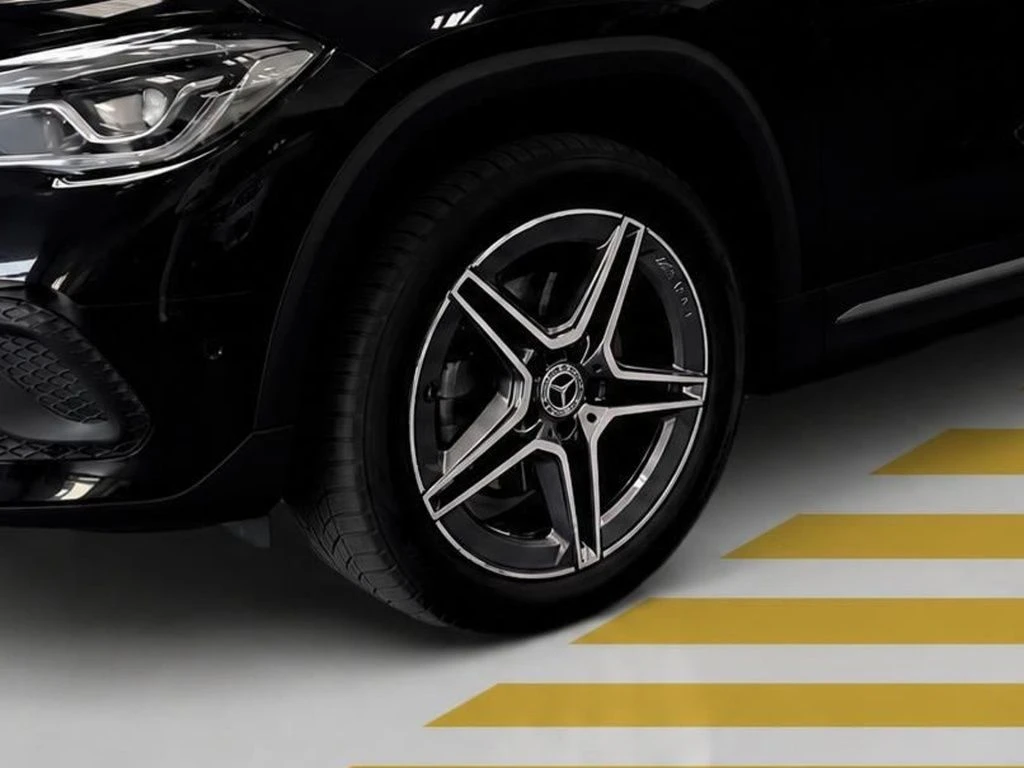 Mercedes-Benz-GLA 200 d-image-5