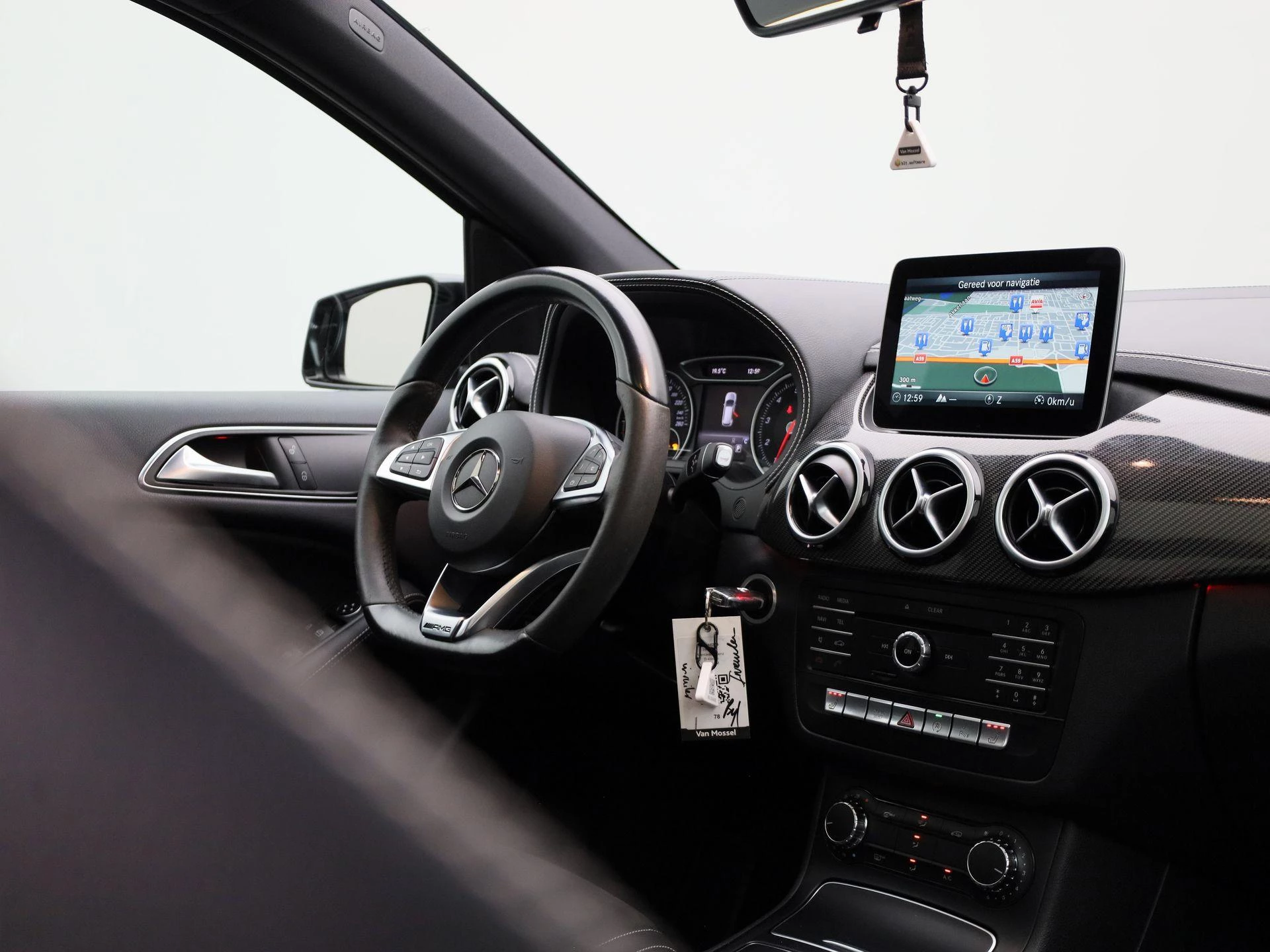 Mercedes-Benz-B-Klasse-image-40