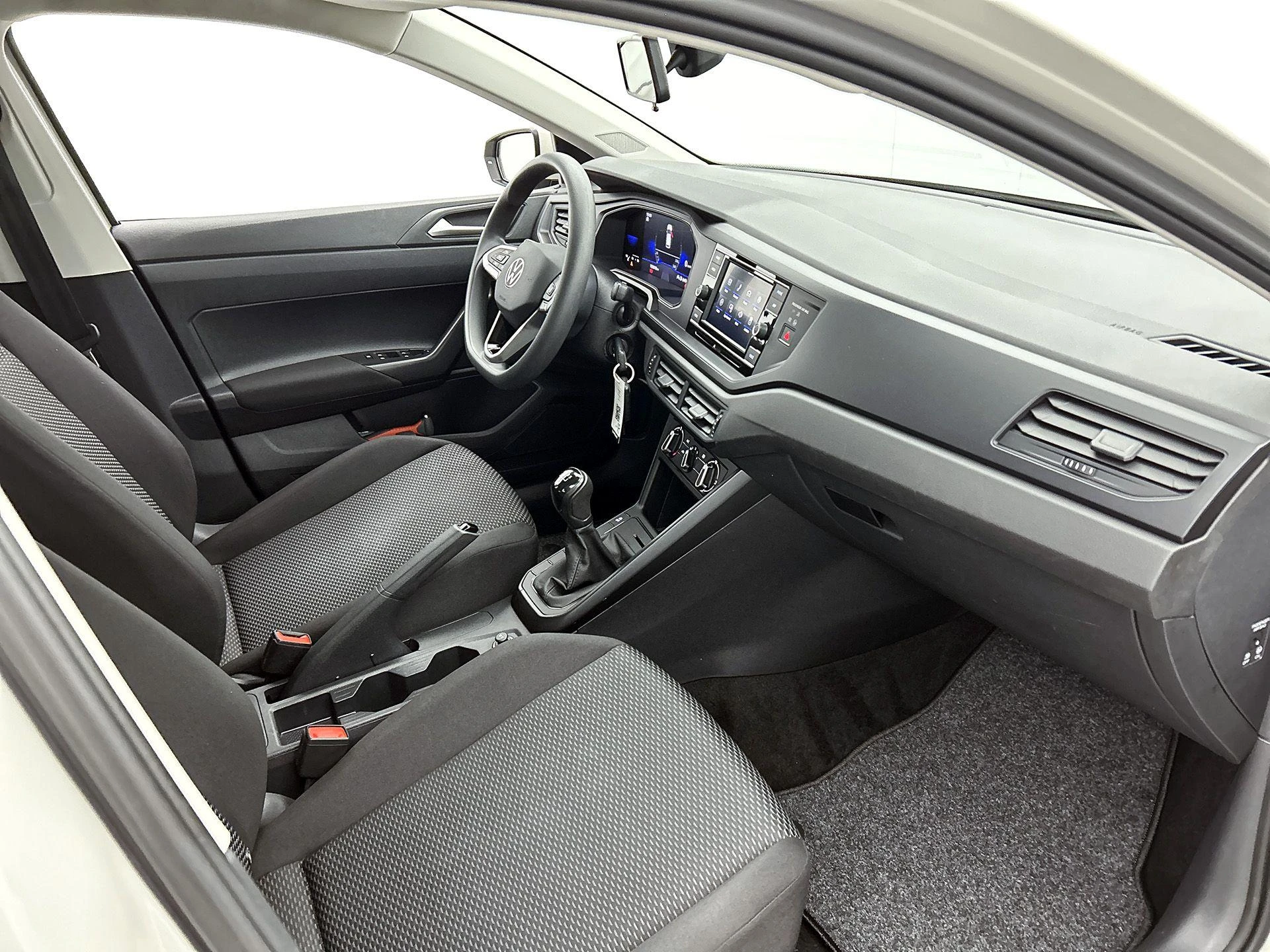 Volkswagen-Polo-image-20