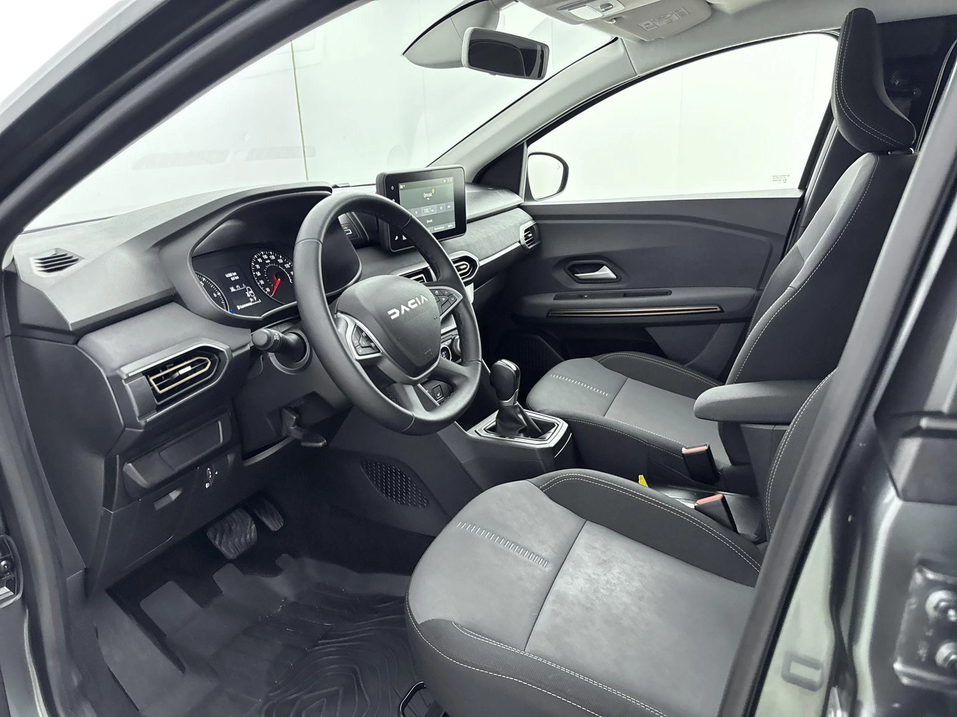 Dacia-Sandero Stepway-image-7