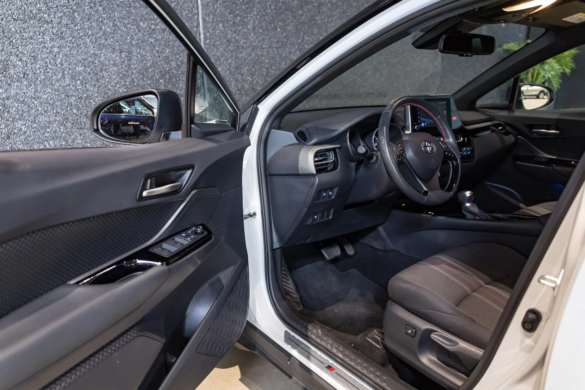 Toyota-C-HR-image-17