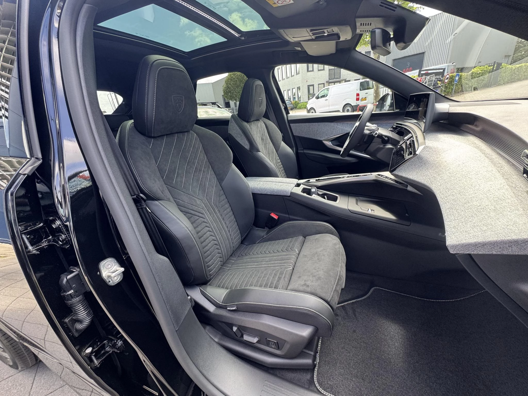 Peugeot e-3008 GT Long Range 230 97 kWh