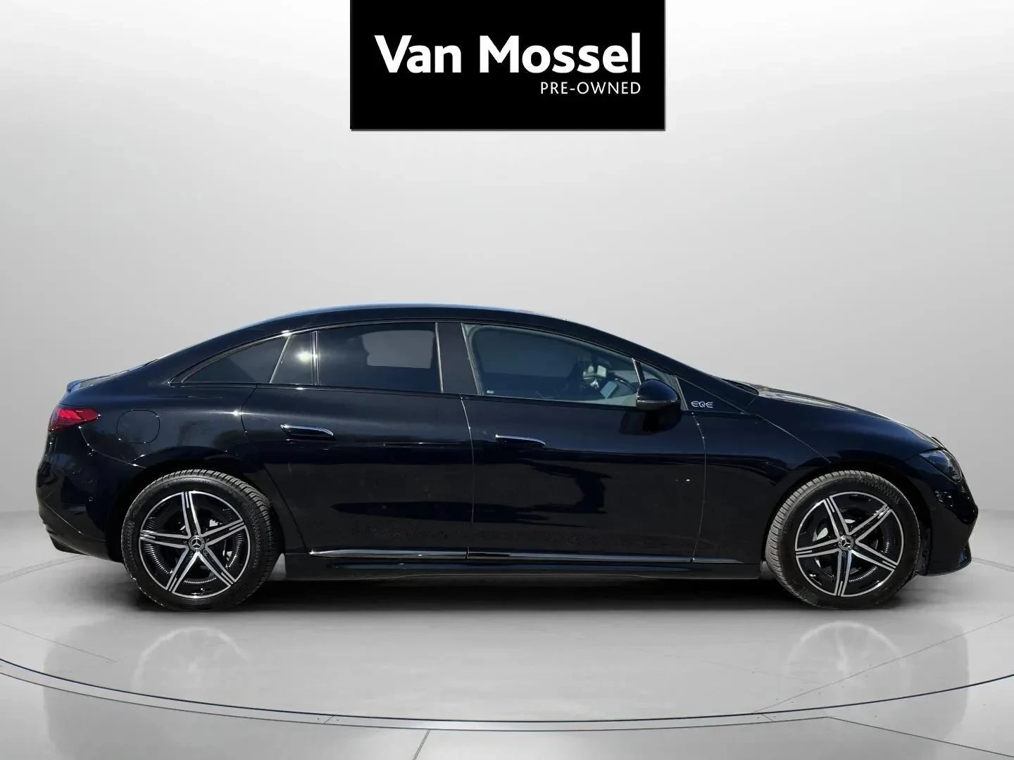 Mercedes-Benz-EQE-image-3