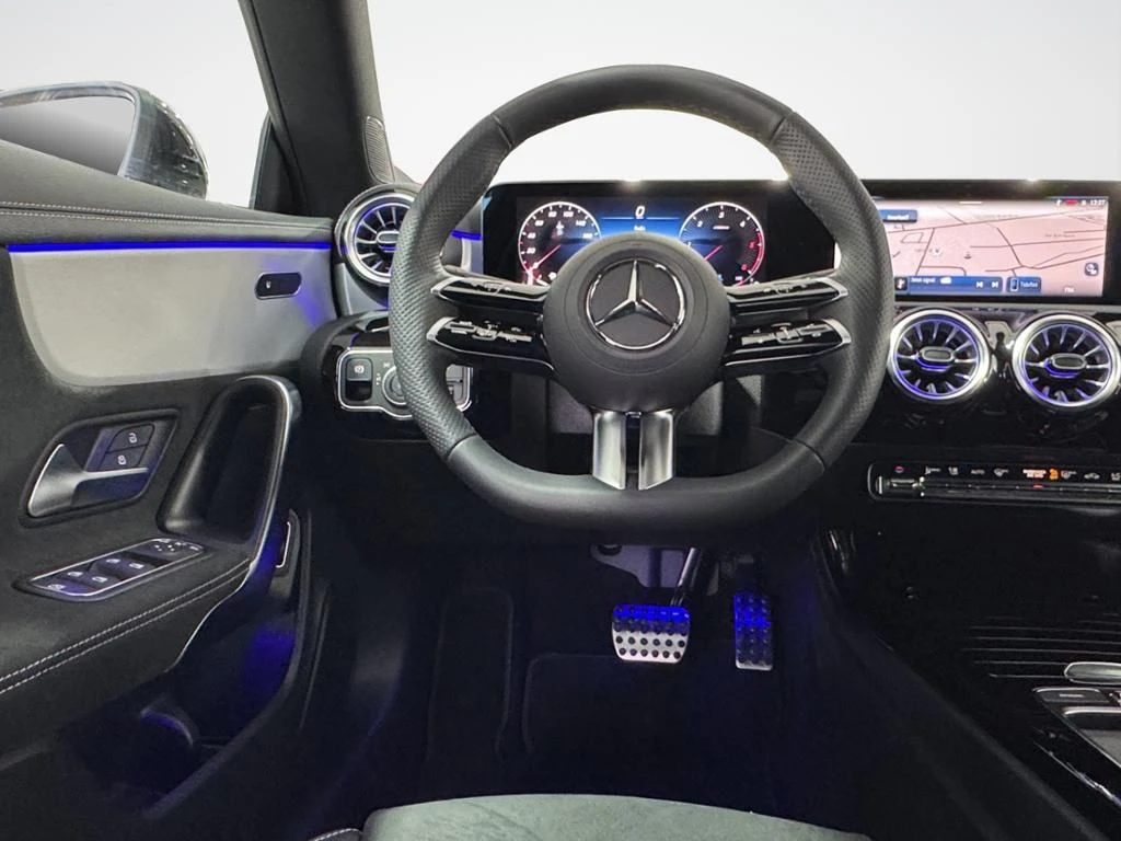 Mercedes-Benz-CLA 200 d-image-16