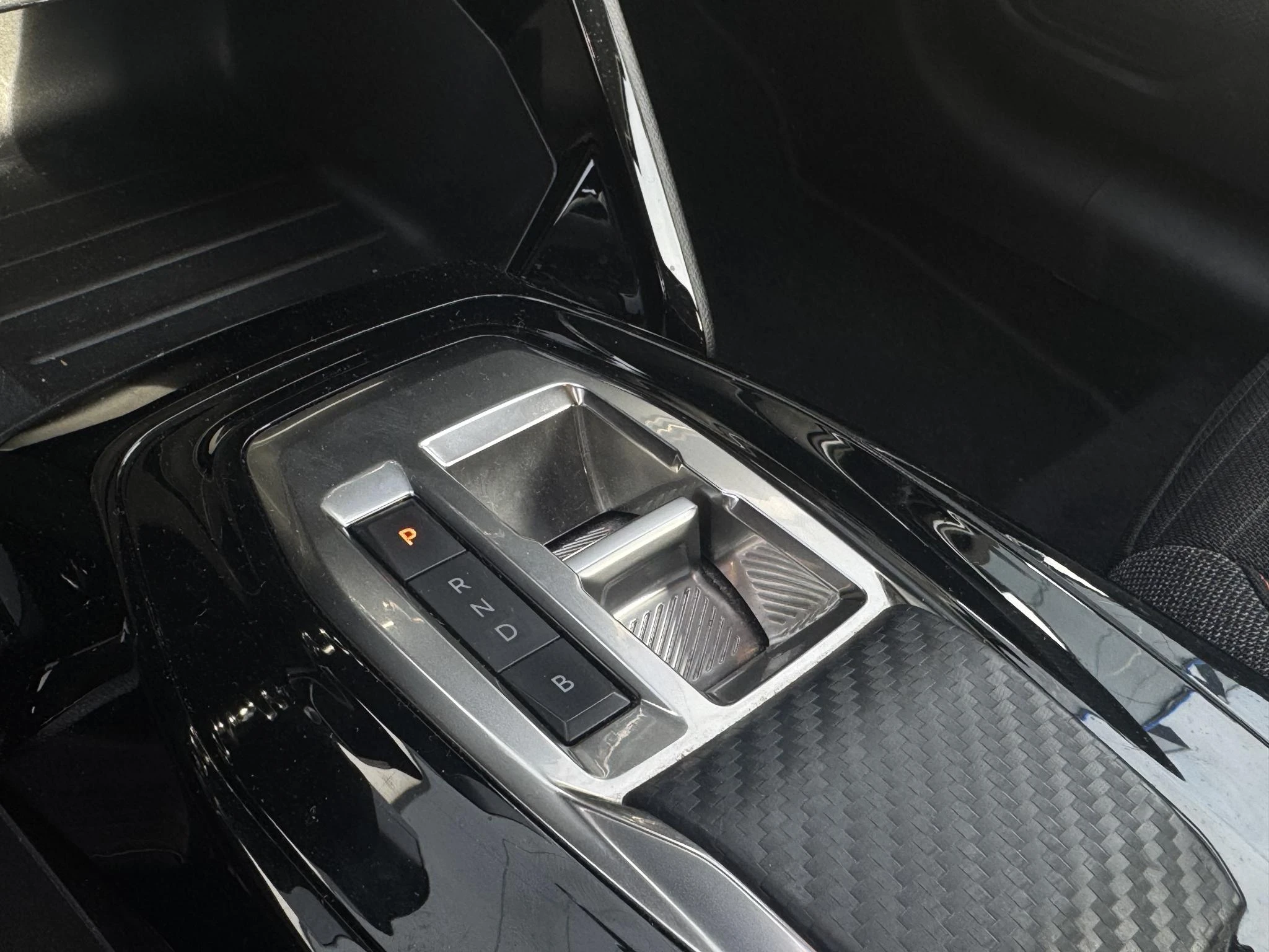 Peugeot-e-208-image-15