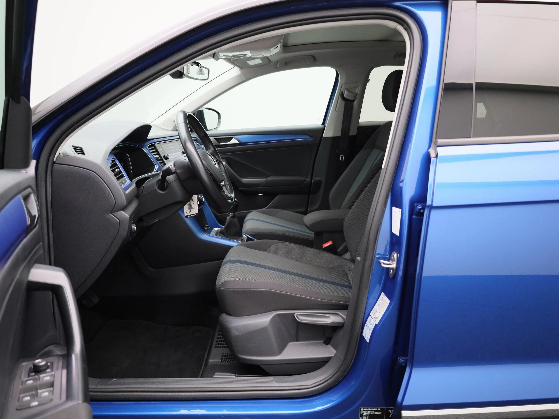 Volkswagen-T-Roc-image-8
