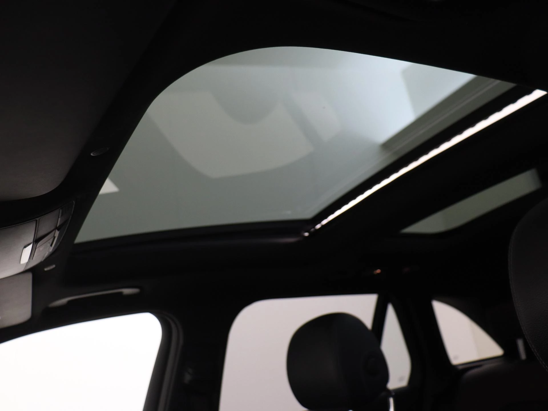 Mercedes-Benz-GLC-image-27