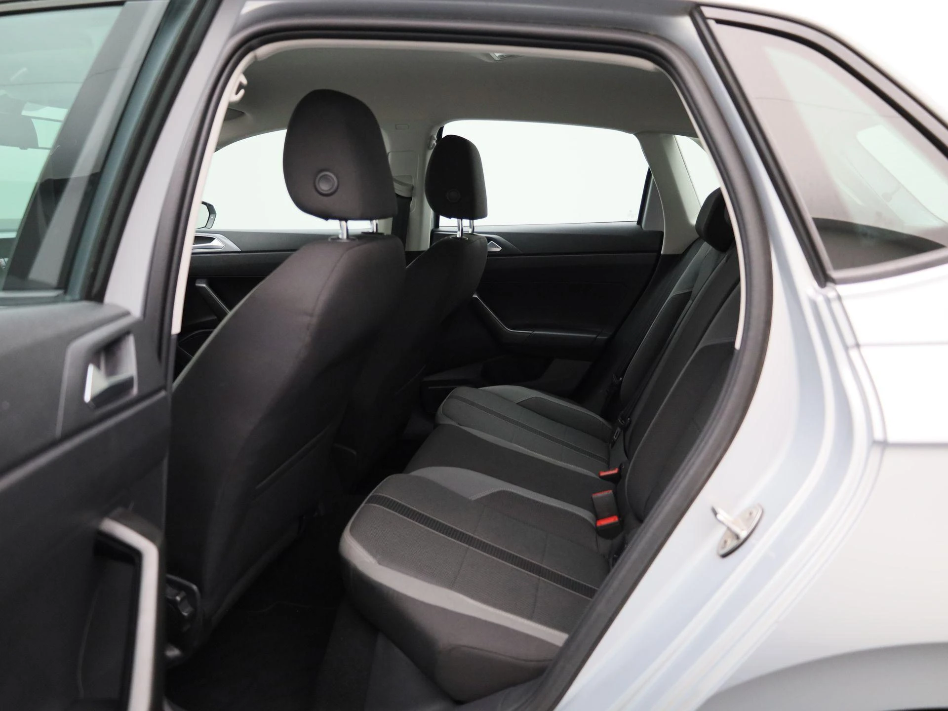 Volkswagen-Polo-image-9