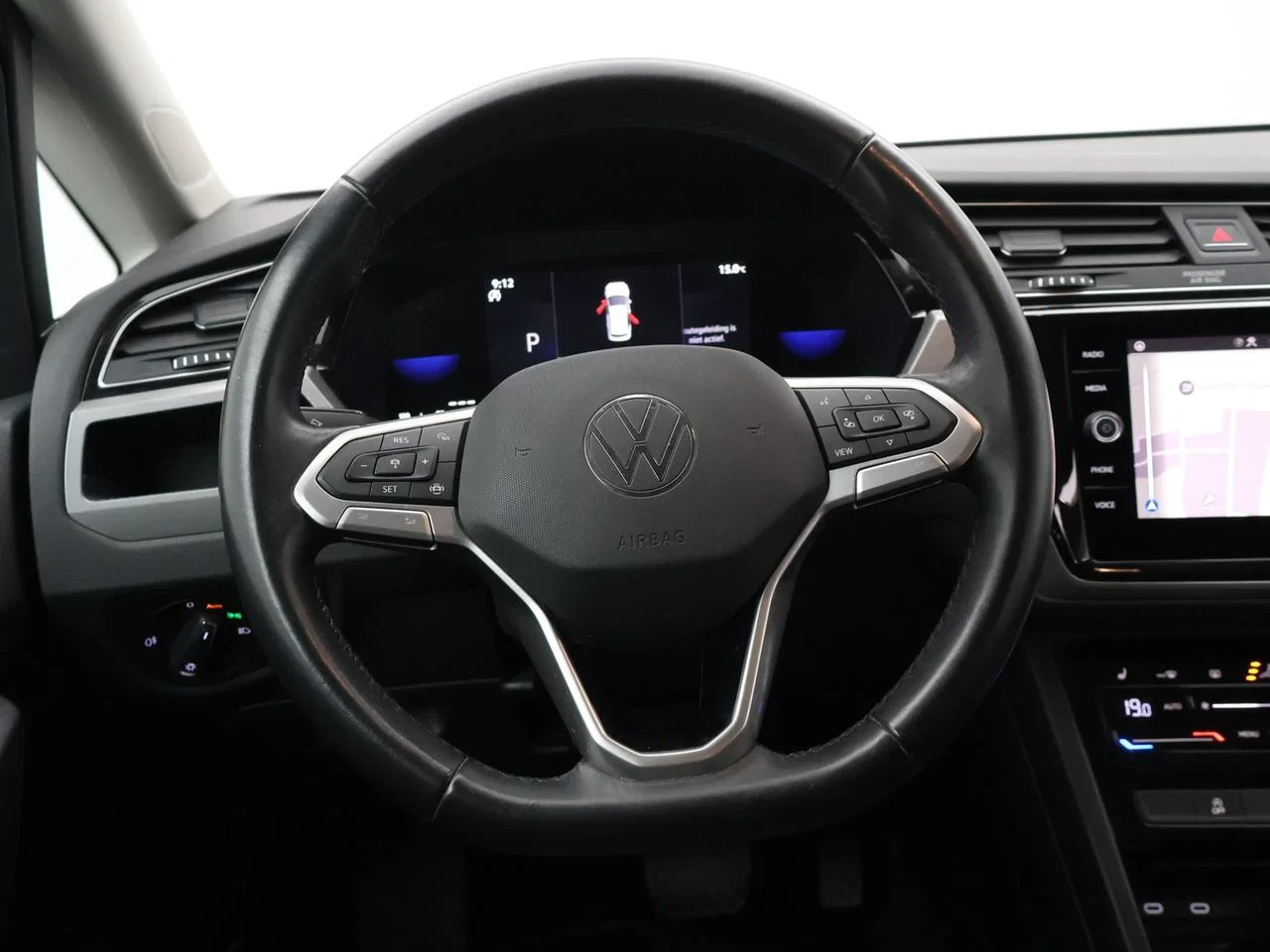 Volkswagen-Touran-image-11