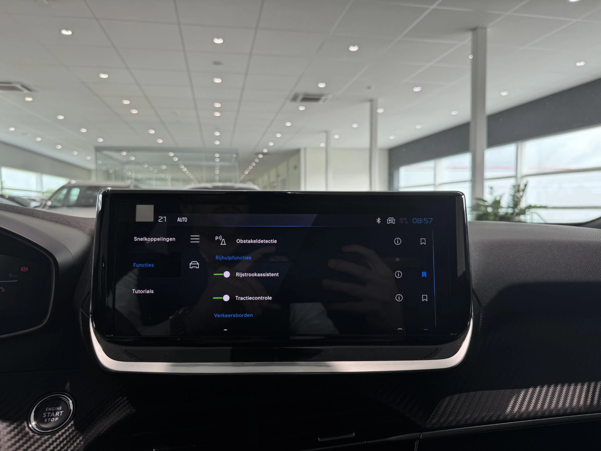 Peugeot-e-2008-image-16