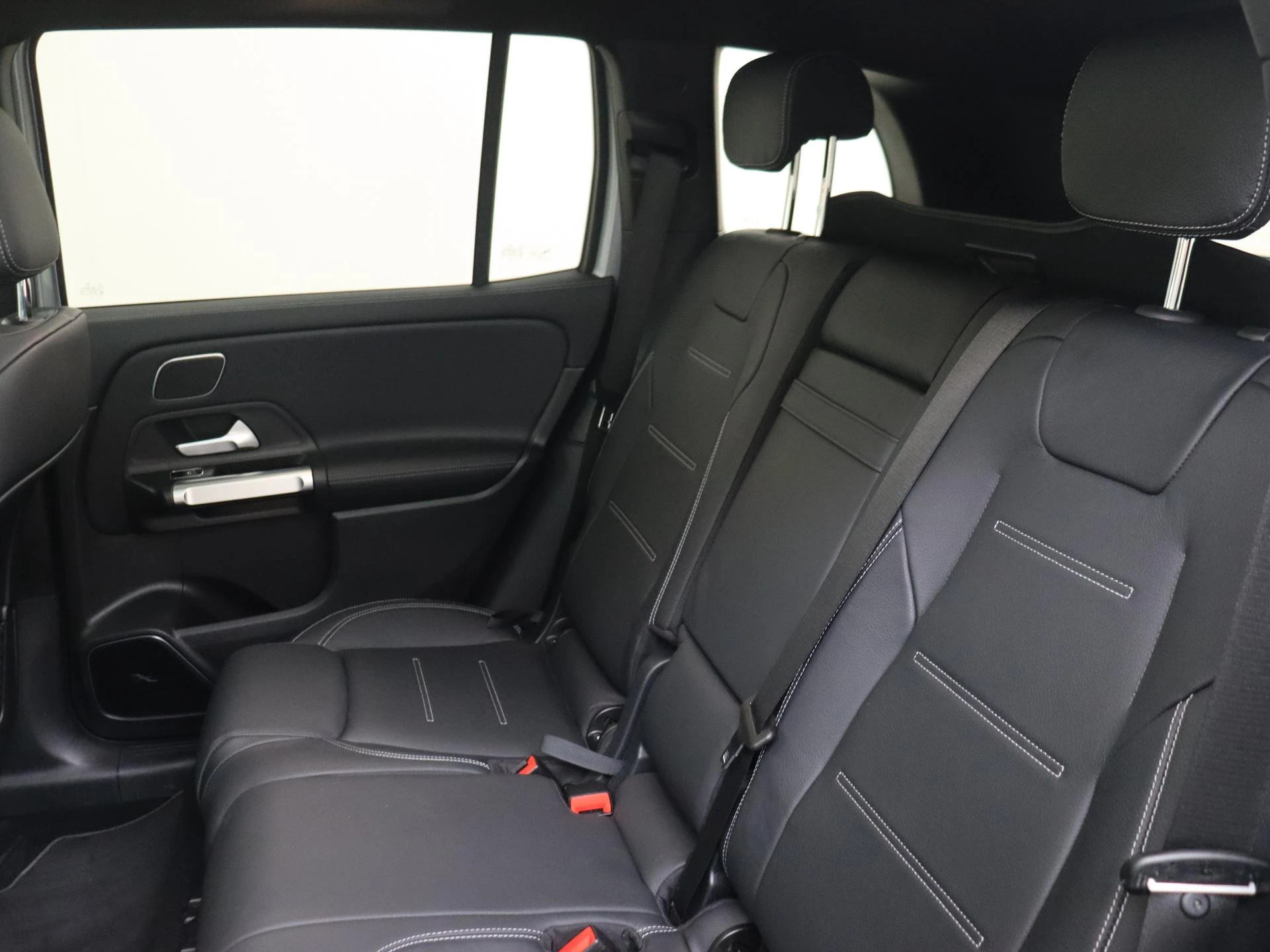 Mercedes-Benz-GLB-image-6