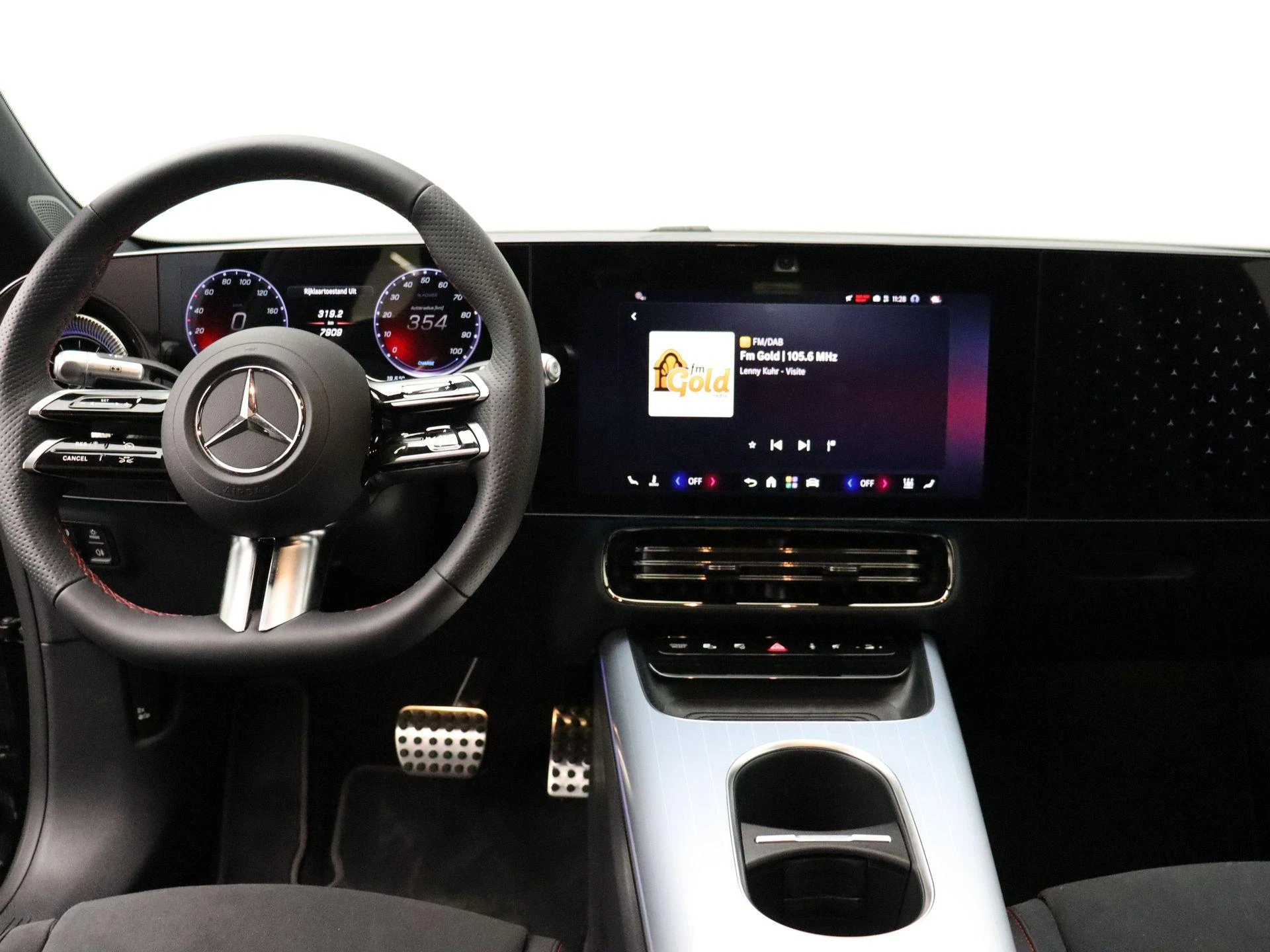 Mercedes-Benz-CLA-image-21