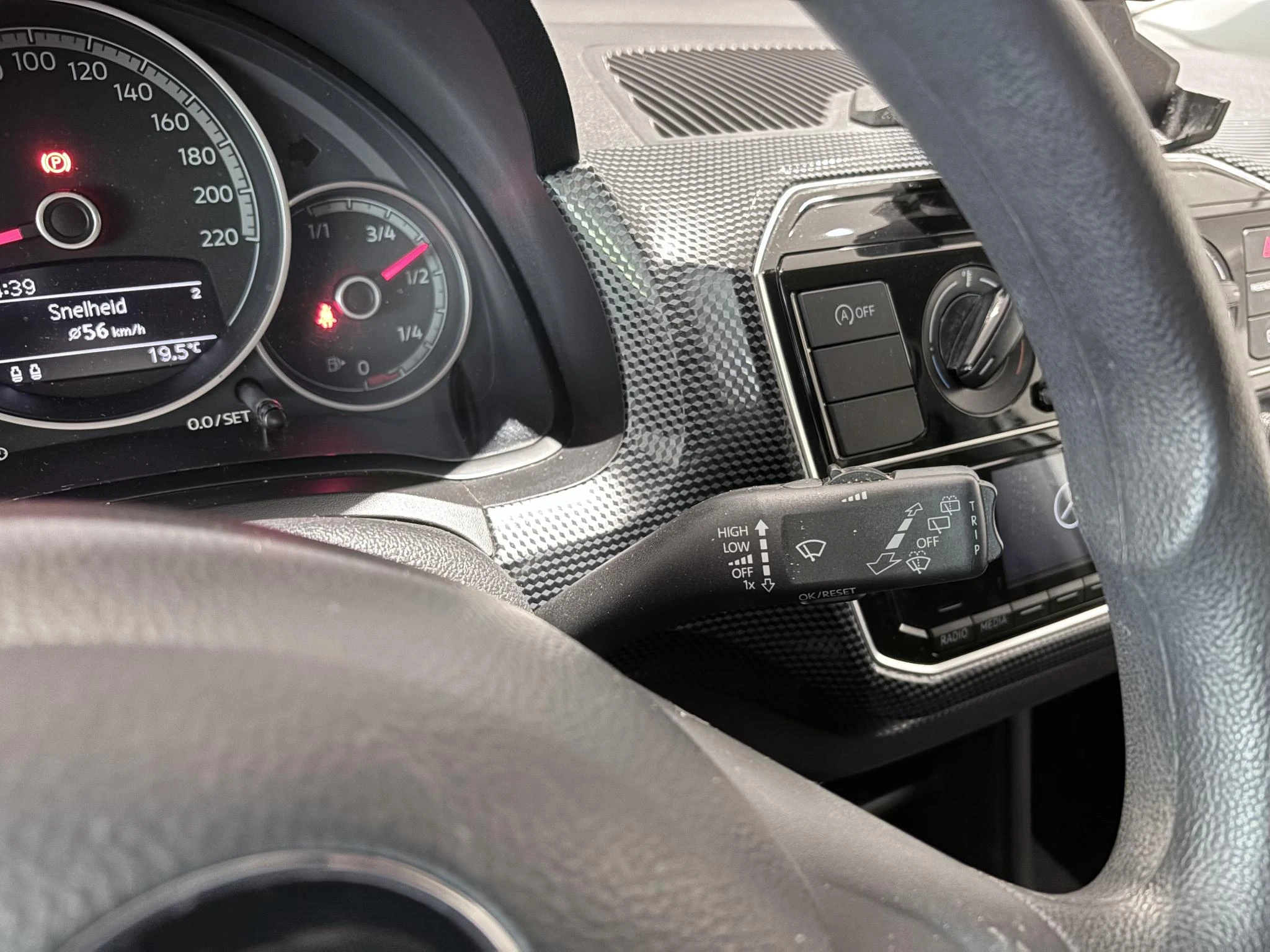 Volkswagen-up!-image-13