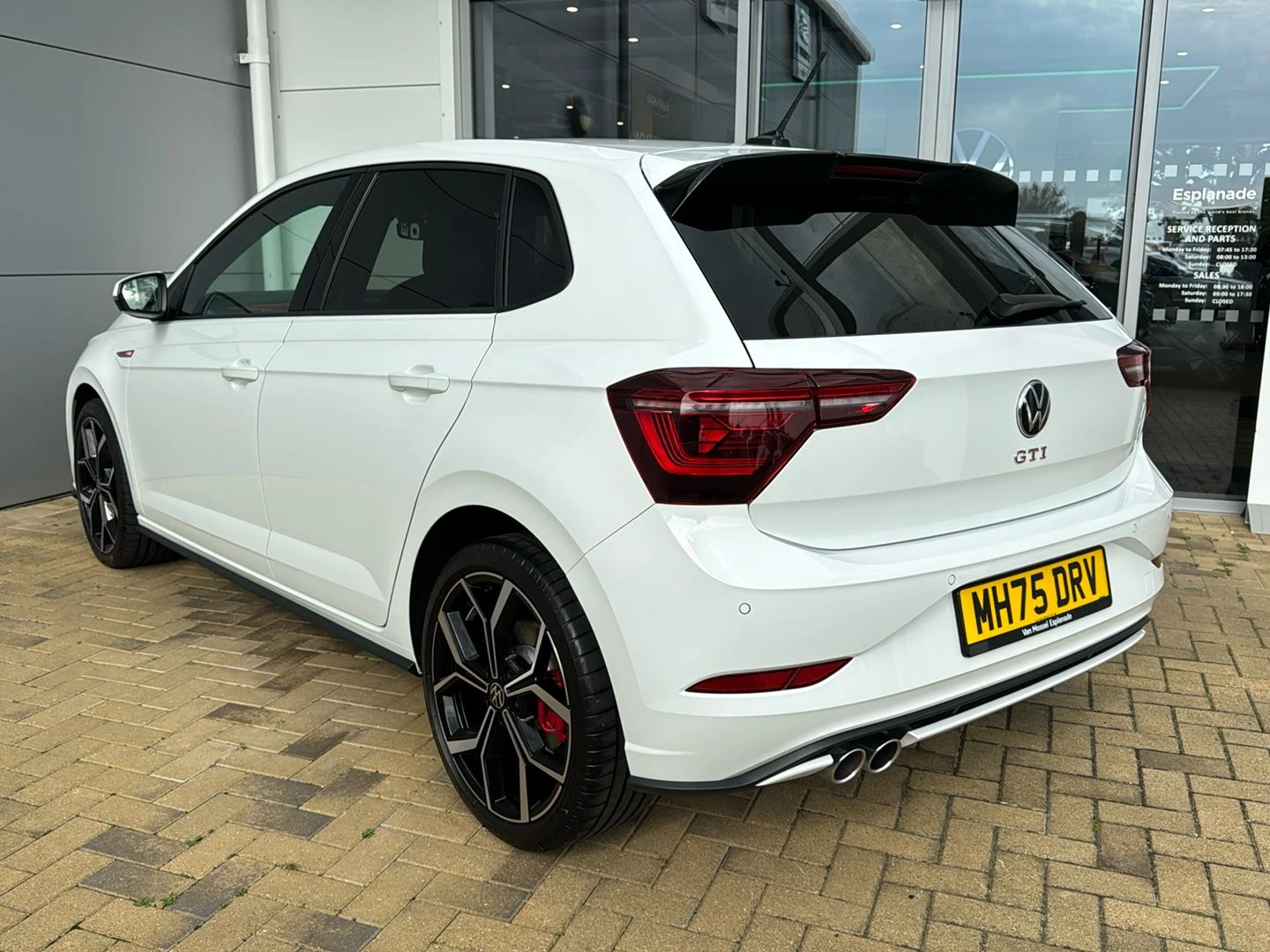 Volkswagen-Polo-image-2