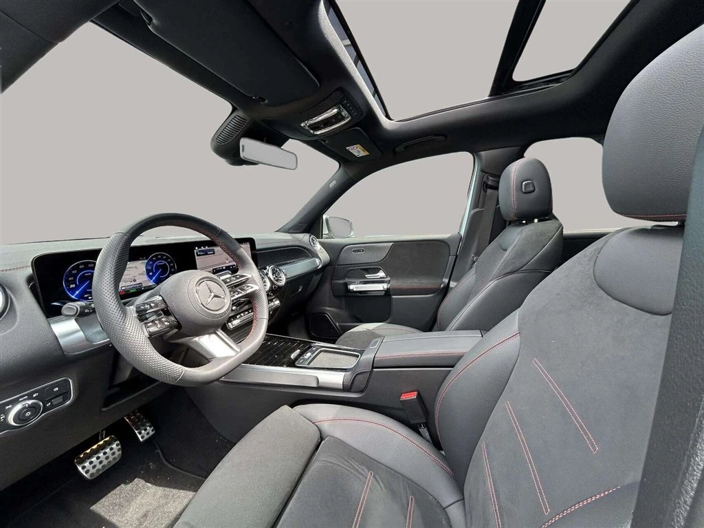 Mercedes-Benz-EQB-image-9