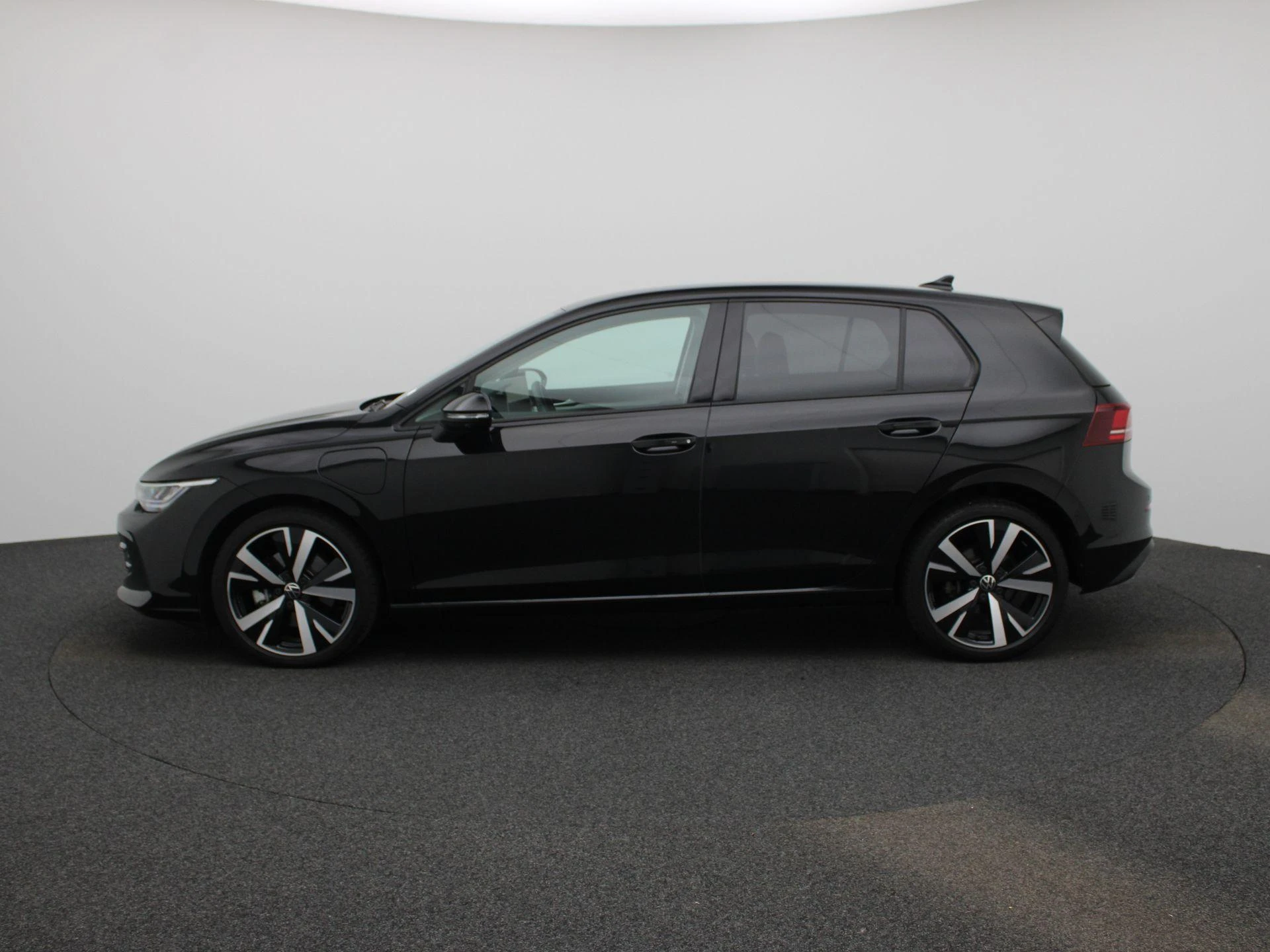 Volkswagen-Golf-image-3