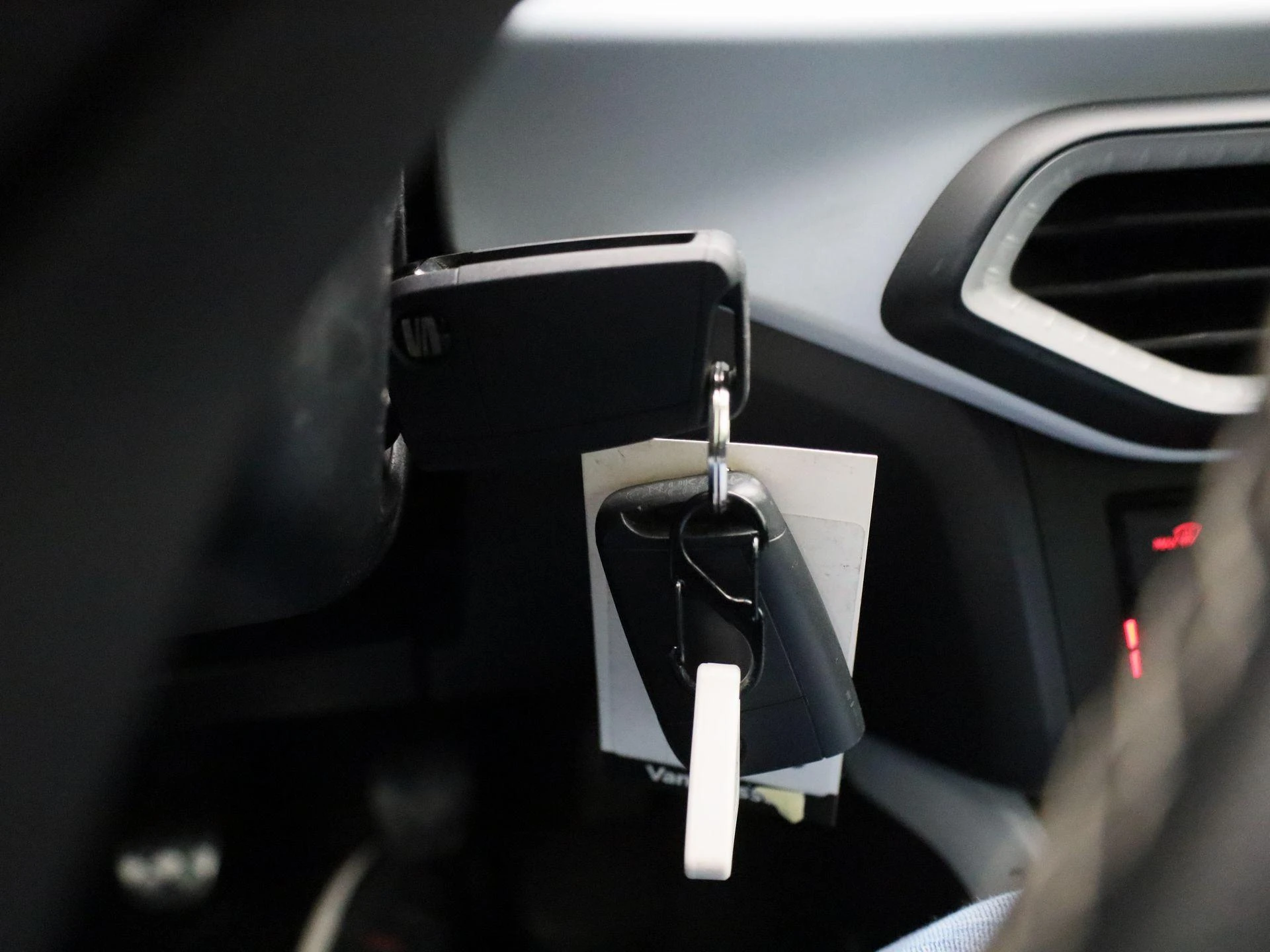 SEAT-Arona-image-18