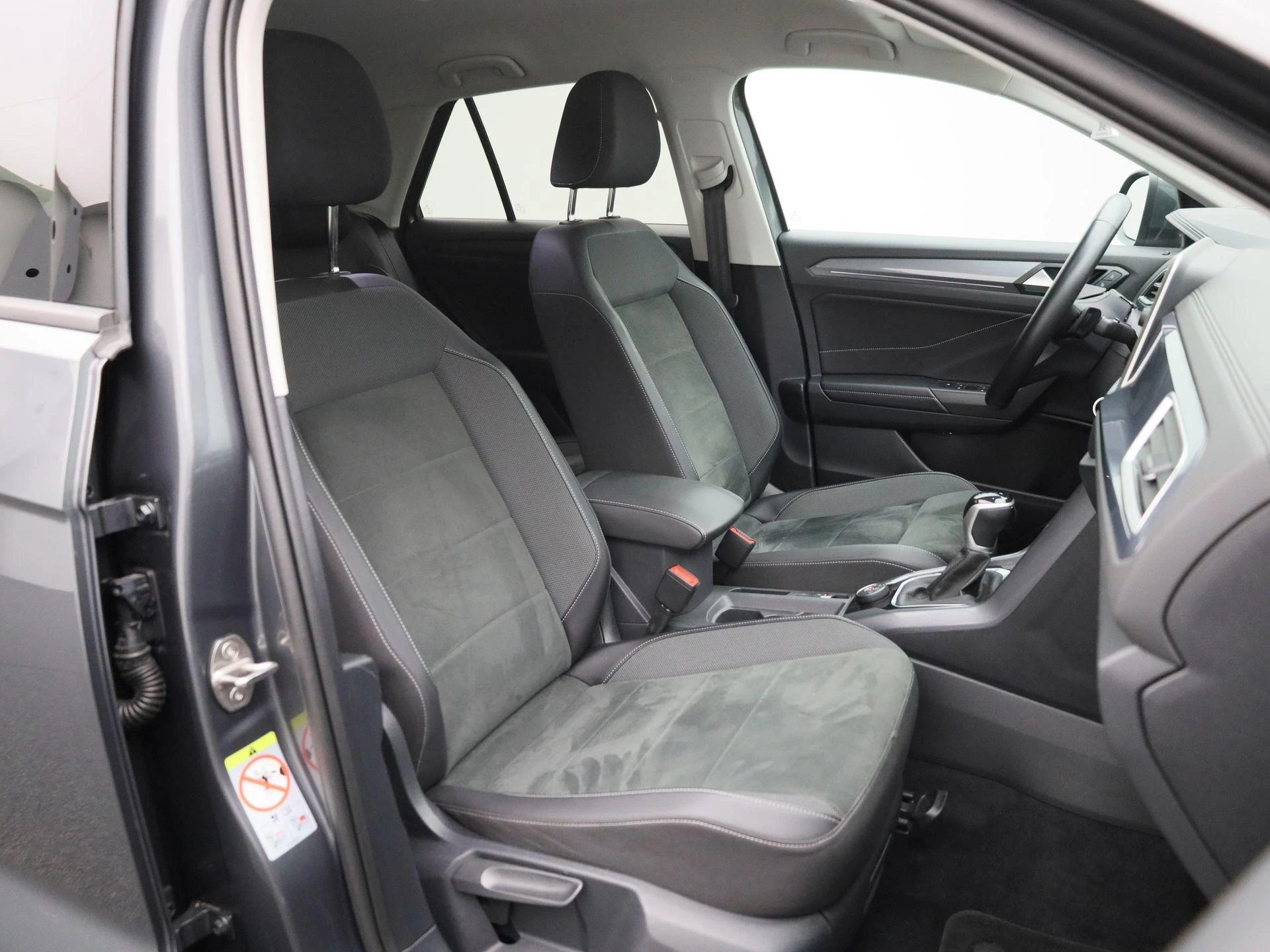 Volkswagen-T-Roc-image-36