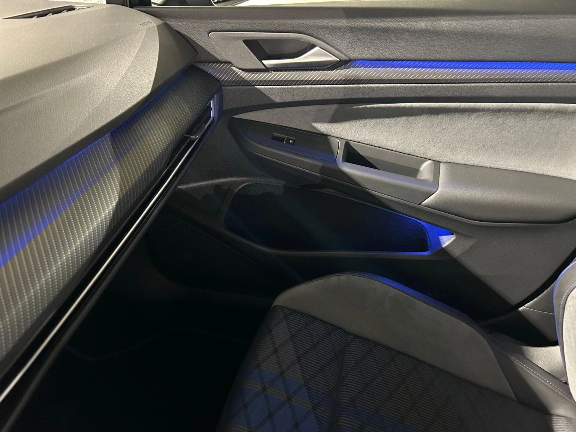 Volkswagen-Golf-image-8