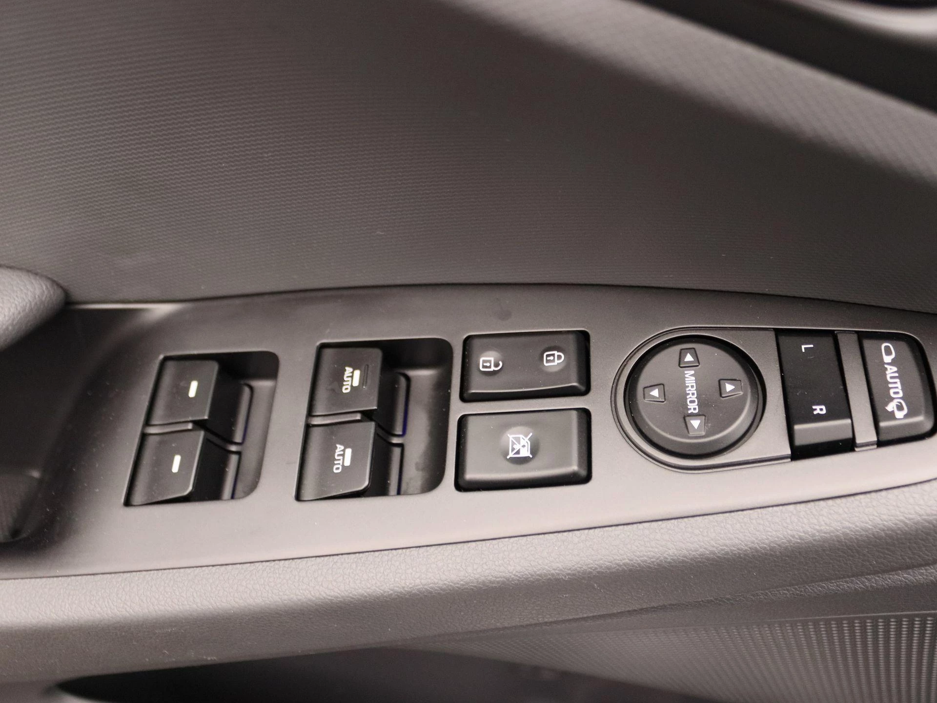 Hyundai-IONIQ-image-24