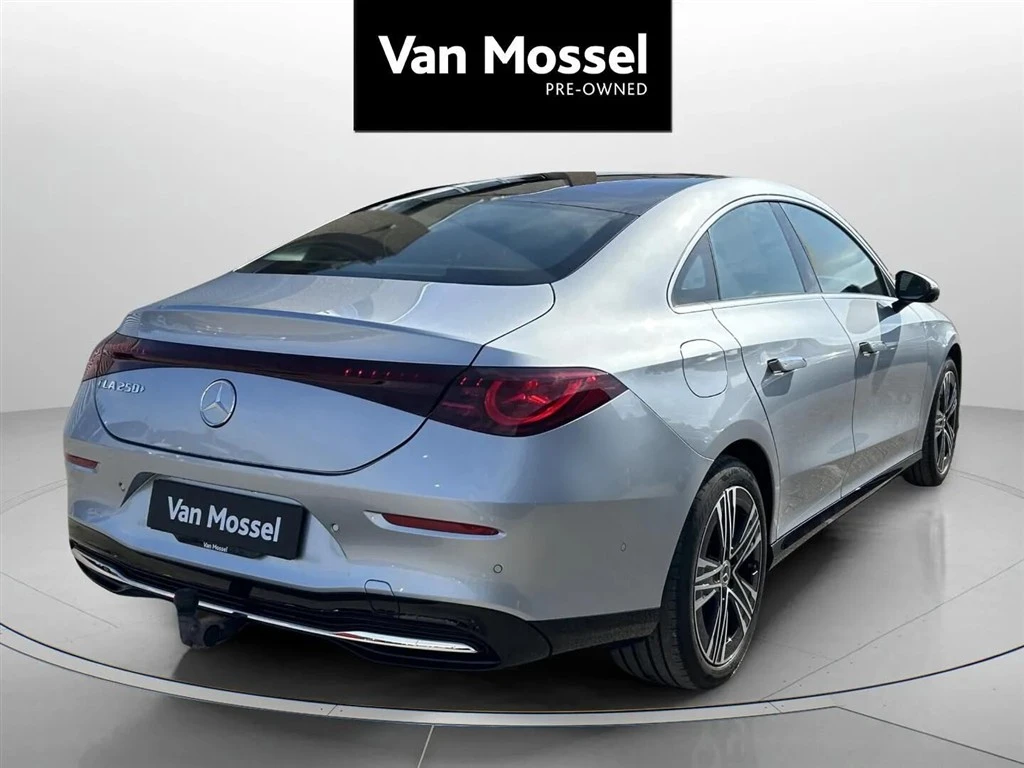 Mercedes-Benz-CLA-image-4