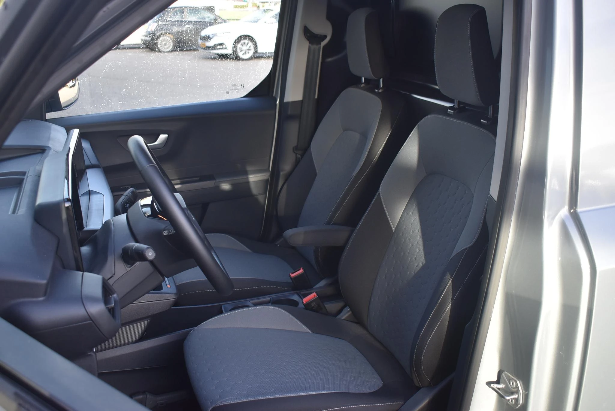 Ford-E-Transit Courier-image-37