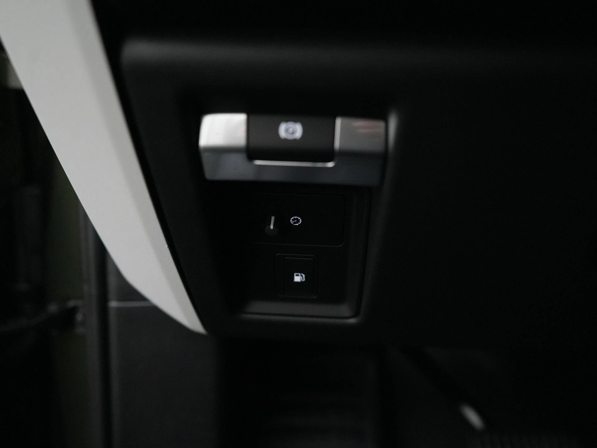 Land Rover-Defender-image-15