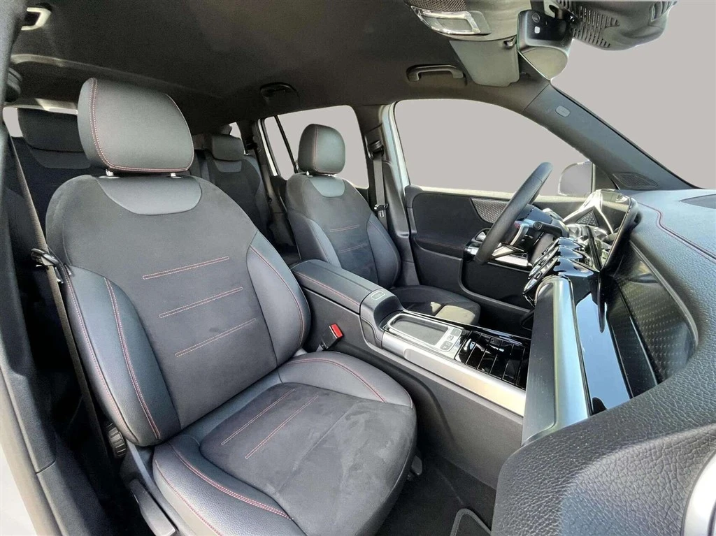 Mercedes-Benz-EQB-image-18