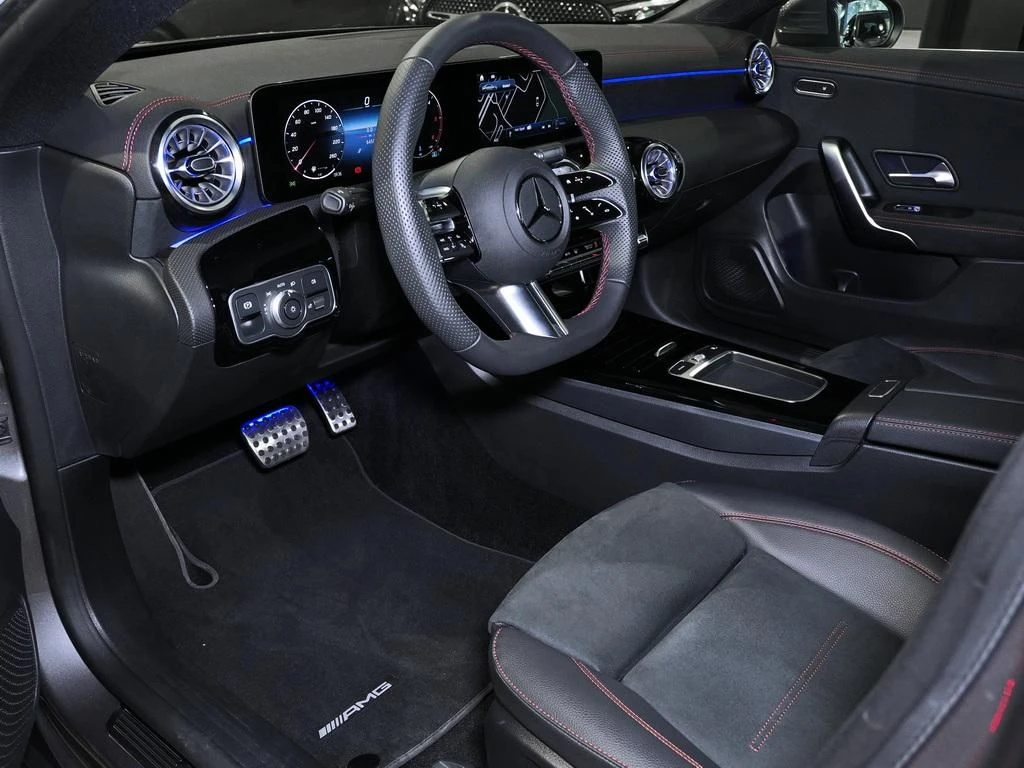 Mercedes-Benz-CLA 200 d-image-8