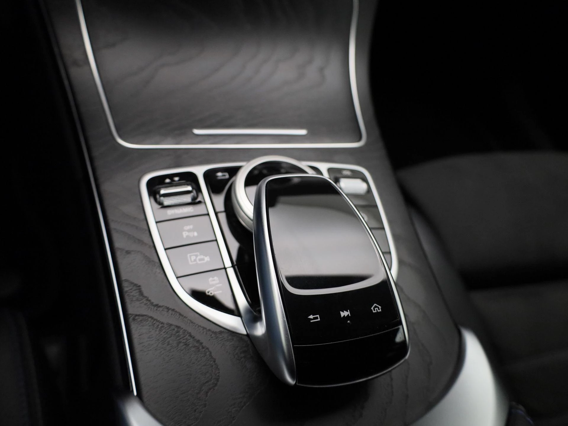 Mercedes-Benz-C-Klasse-image-26