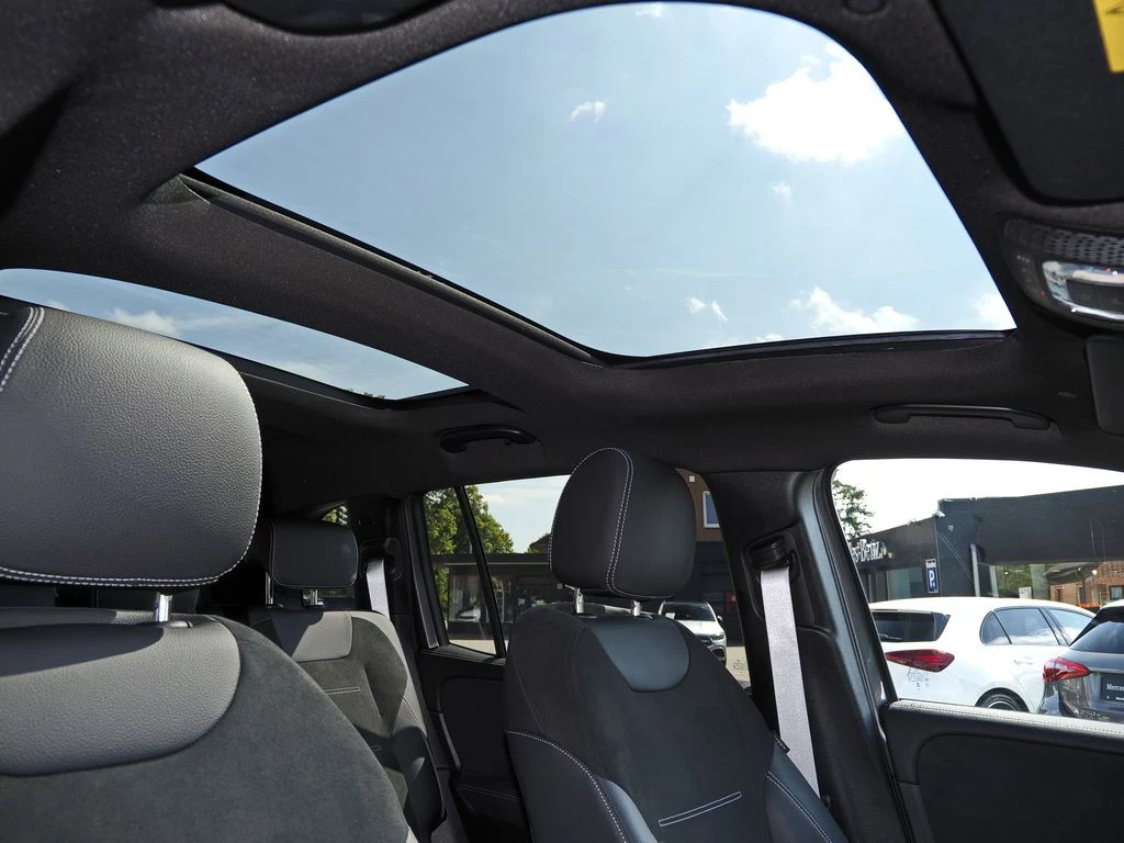 Mercedes-Benz-GLB 200 d-image-14
