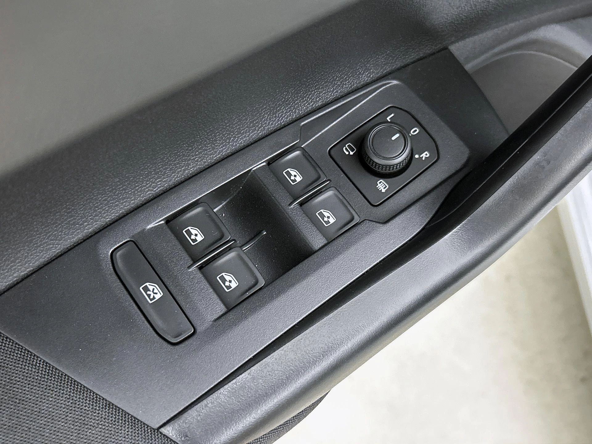 Volkswagen-Polo-image-27