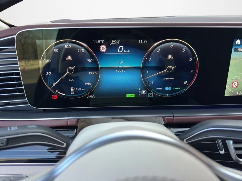 Mercedes-Benz-GLS-image-14