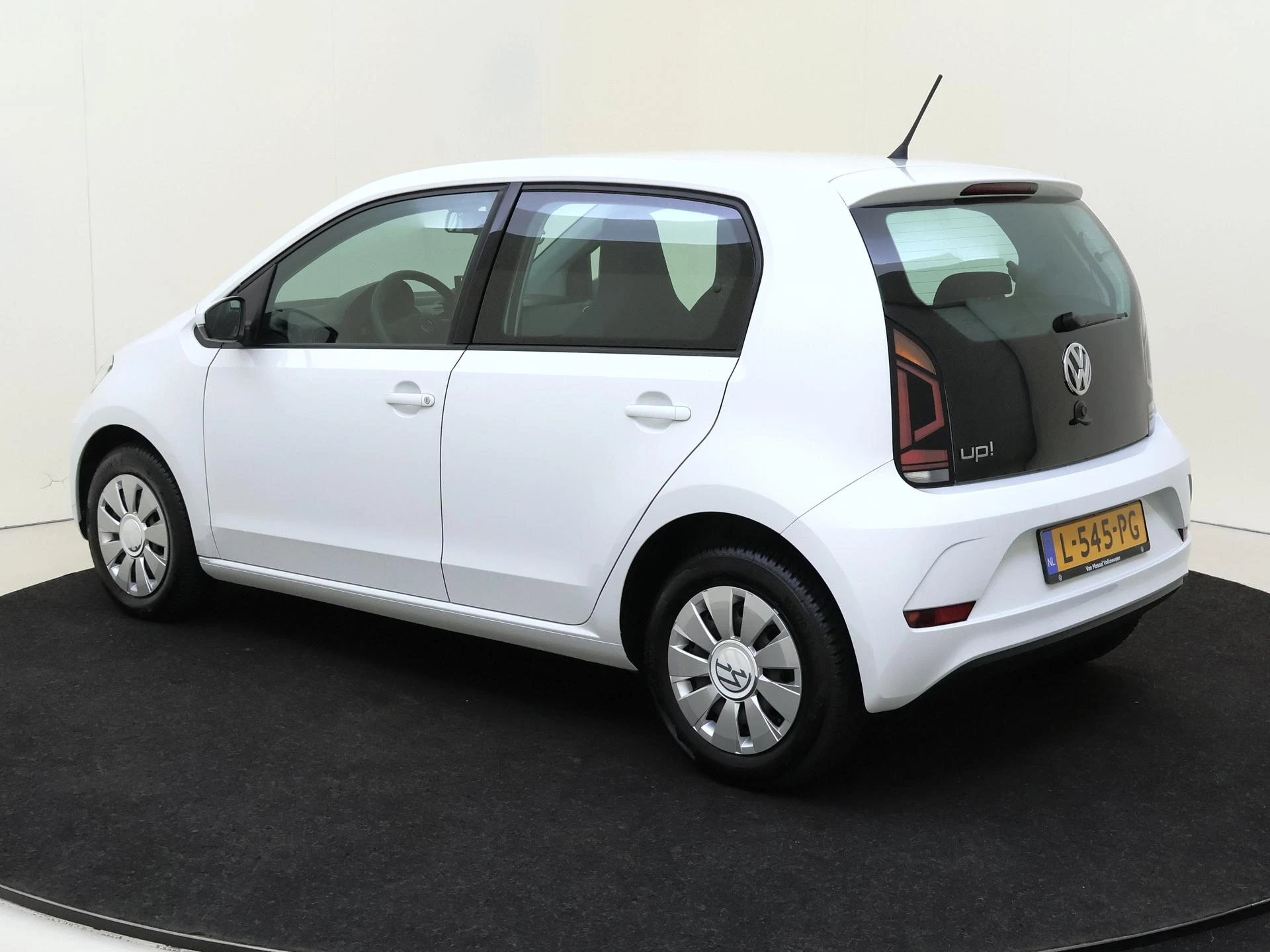 Volkswagen-up!-image-2