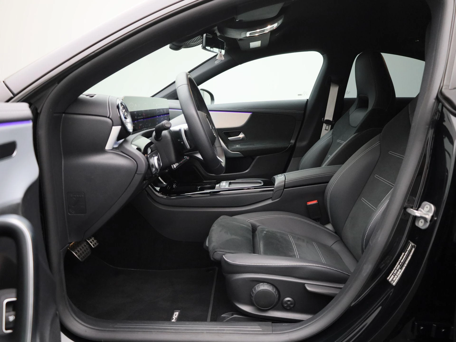 Mercedes-Benz-CLA-image-10