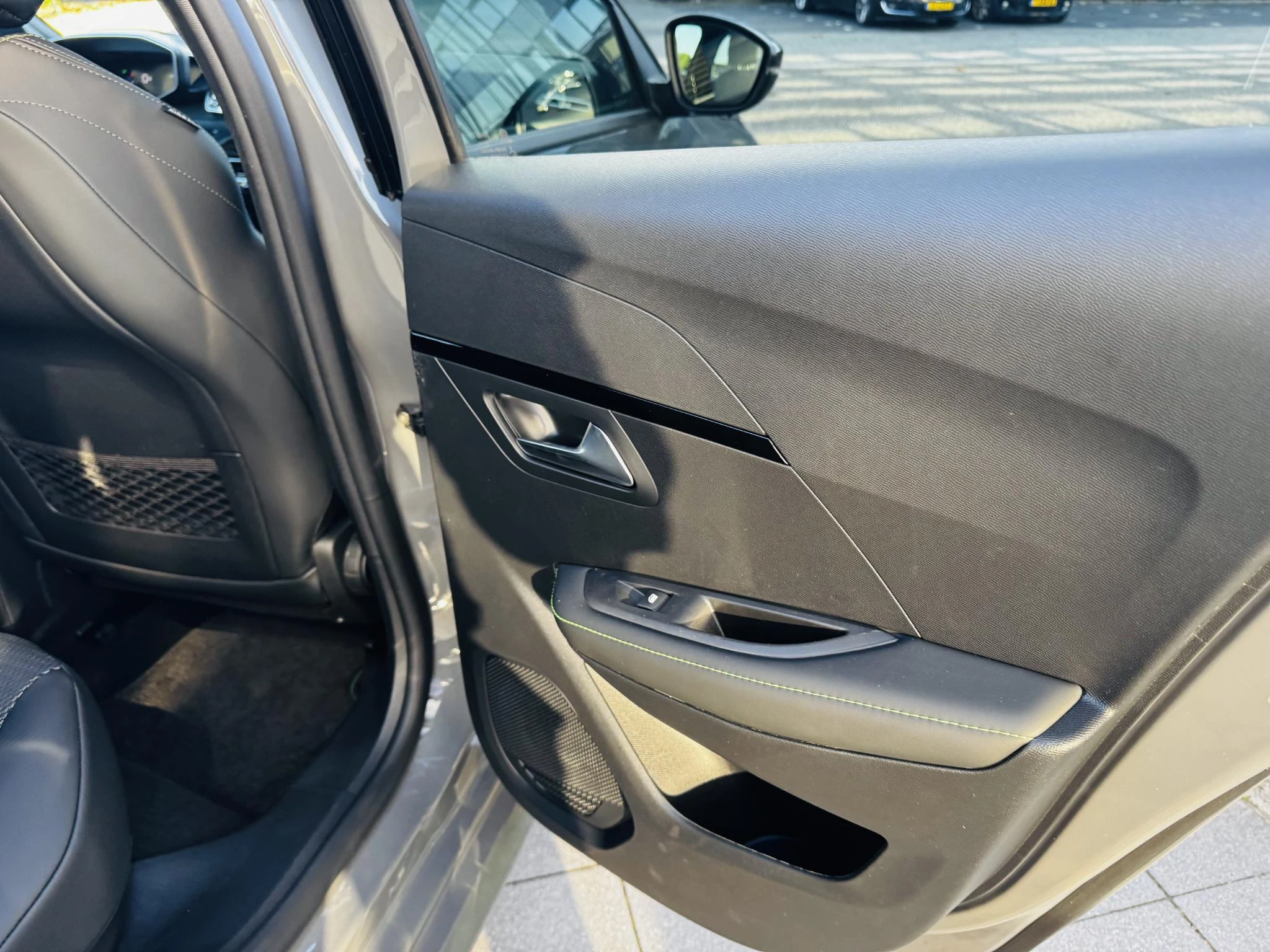 Peugeot-208-image-18