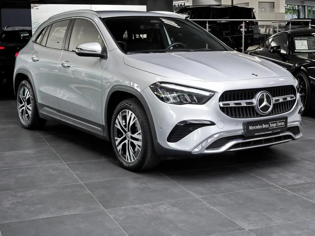 Mercedes-Benz-GLA 200 d-image-3