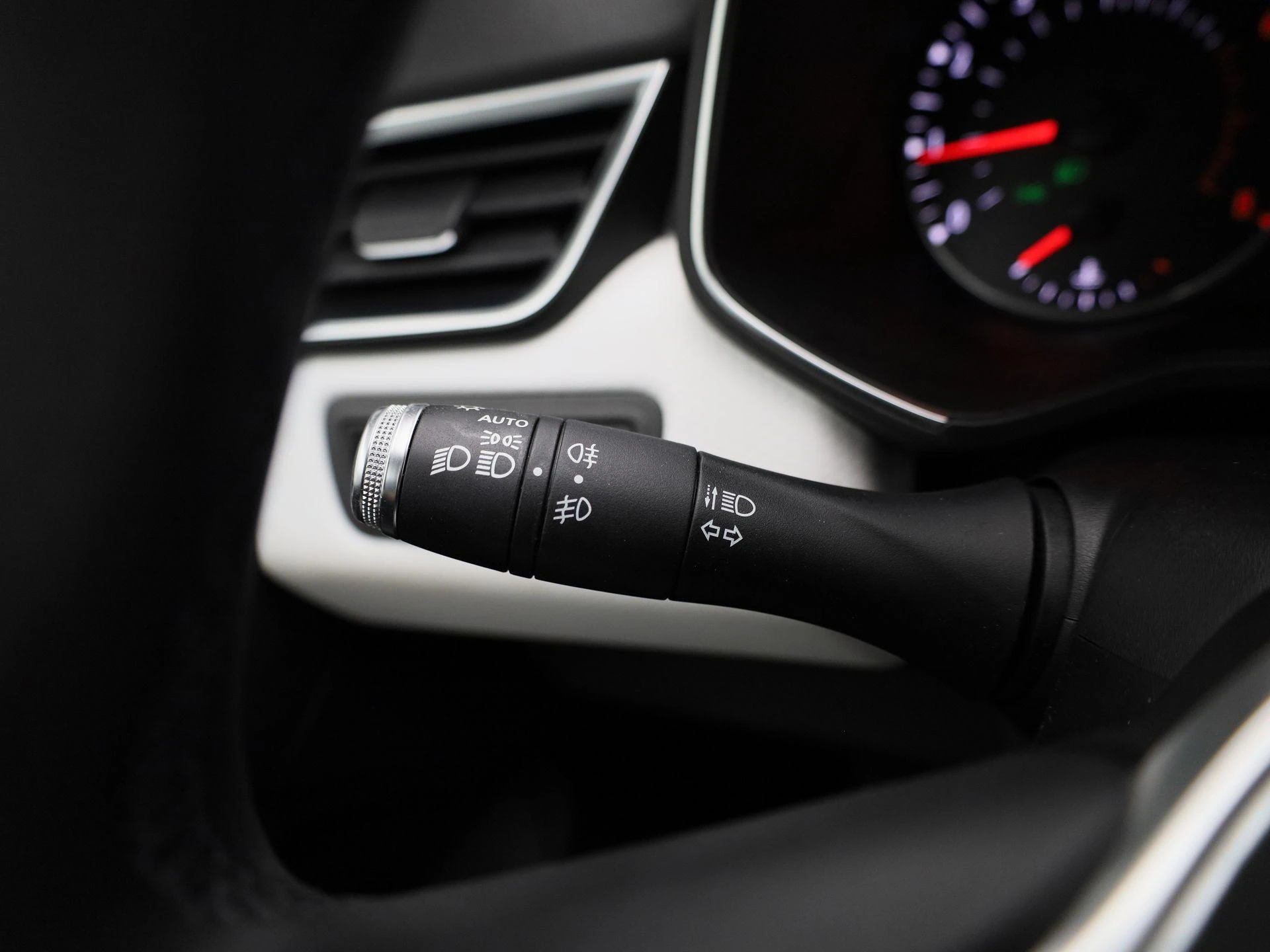 Renault-Clio-image-18