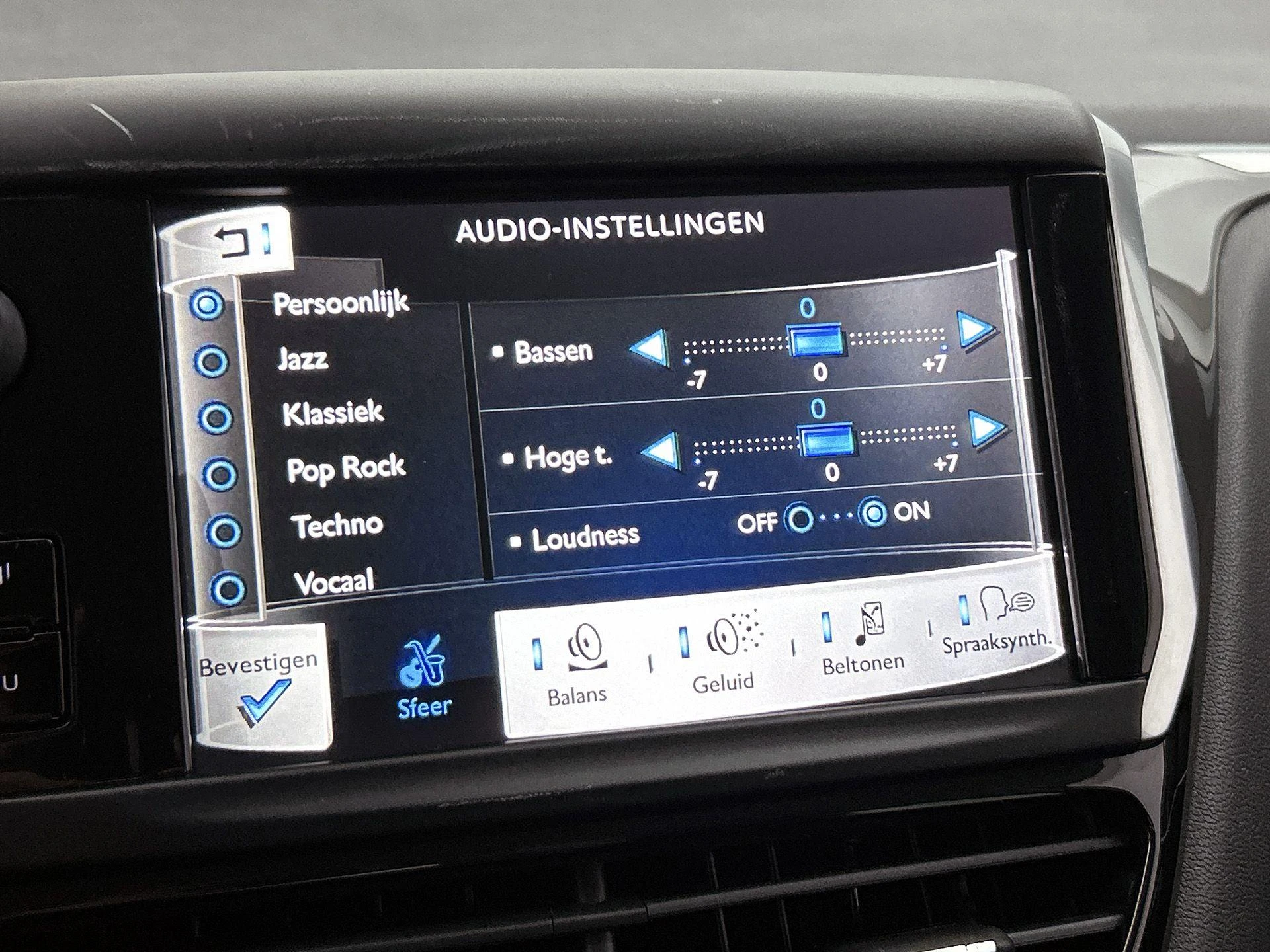 Peugeot-208-image-9