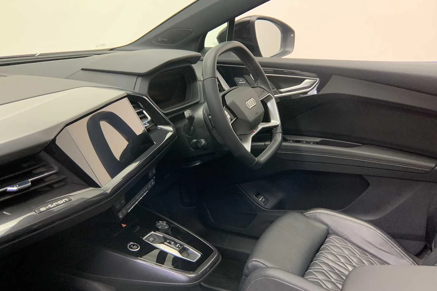 Audi-Q4 e-tron-image-1