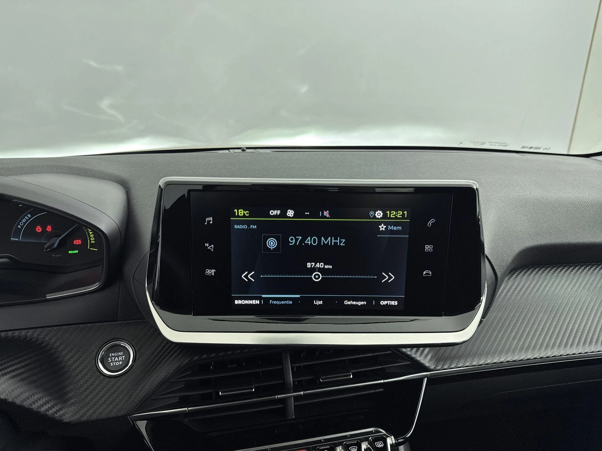 Peugeot-e-208-image-8