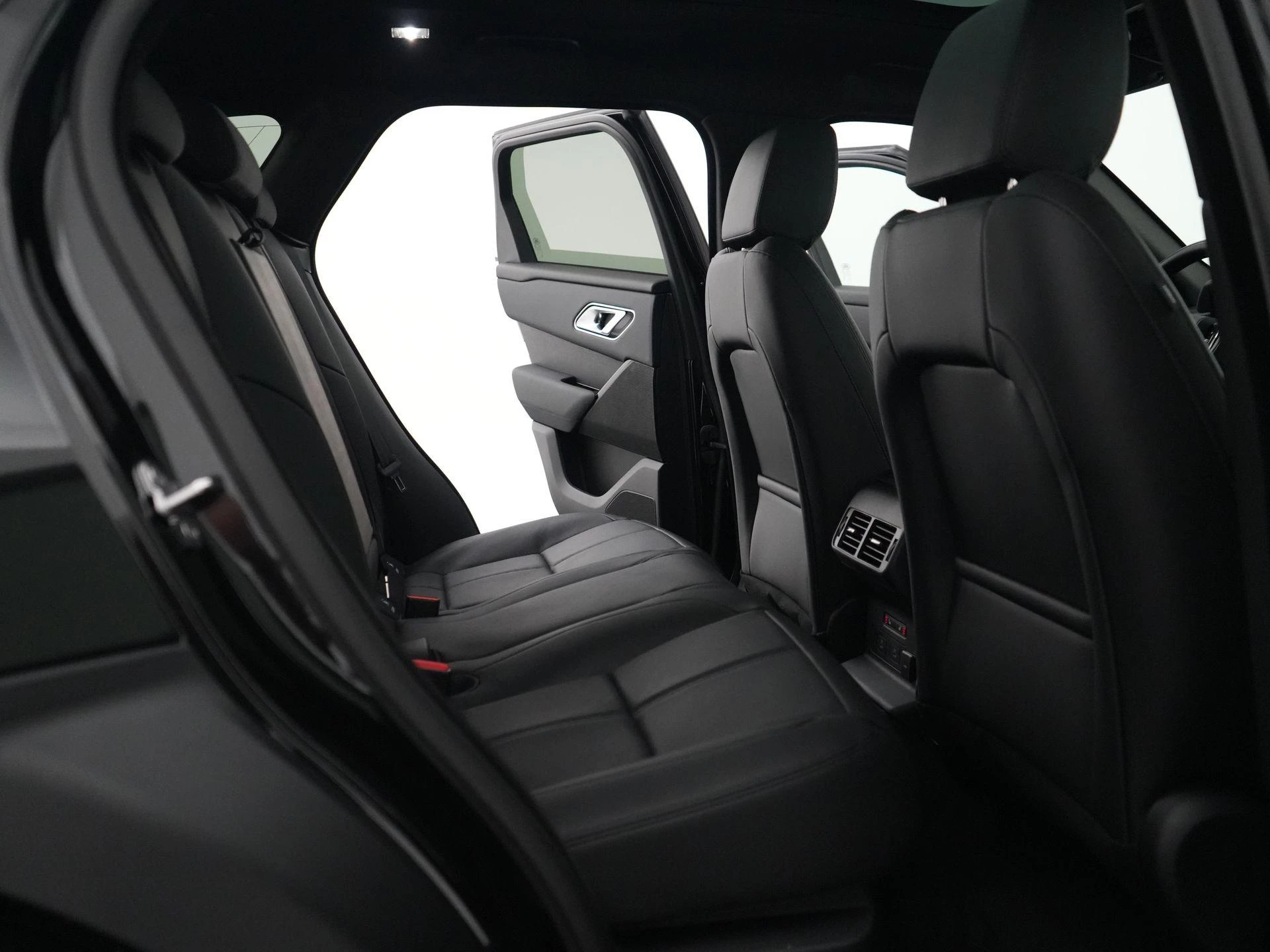 Land Rover-Range Rover Velar-image-43