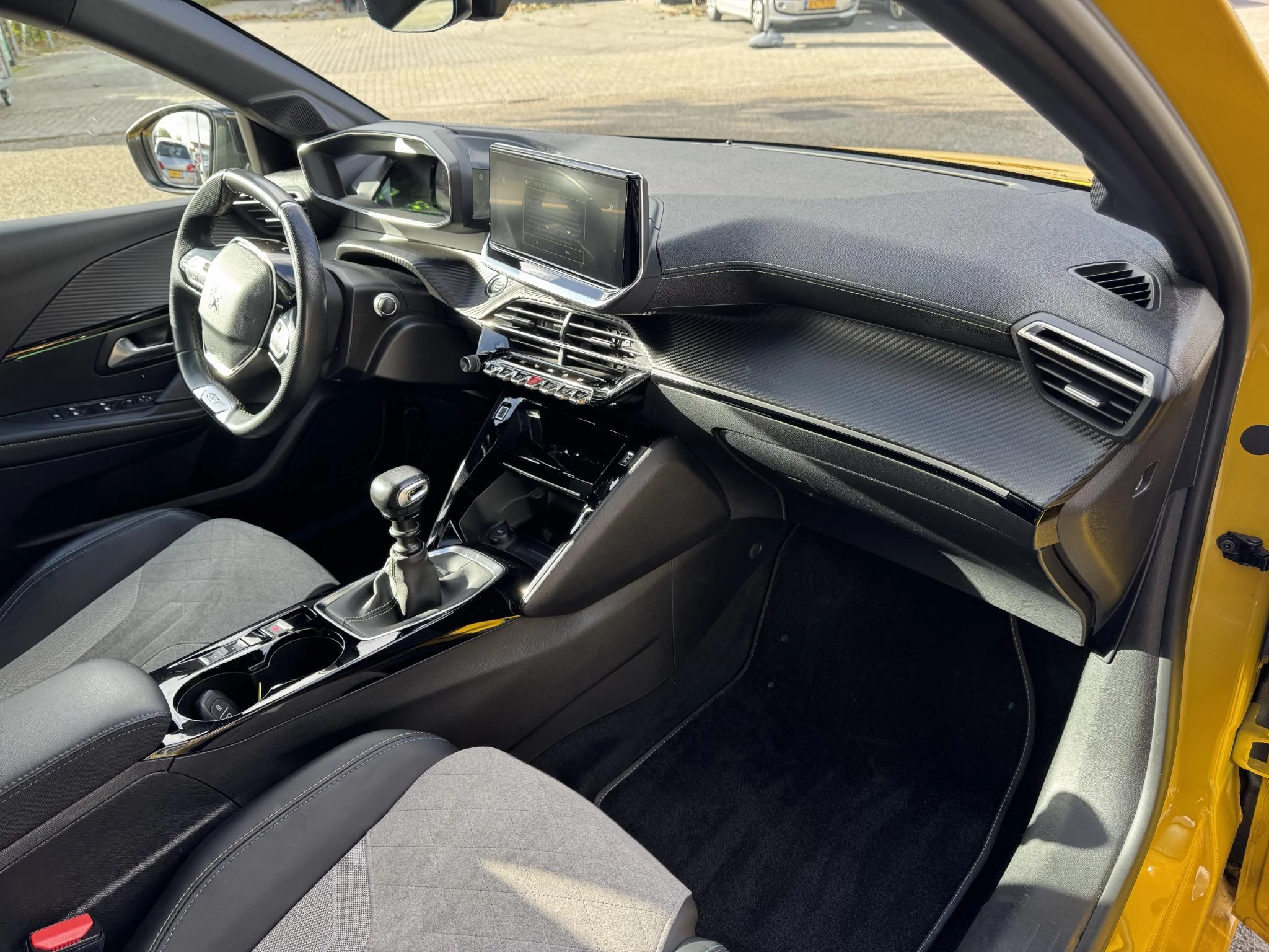 Peugeot-208-image-21